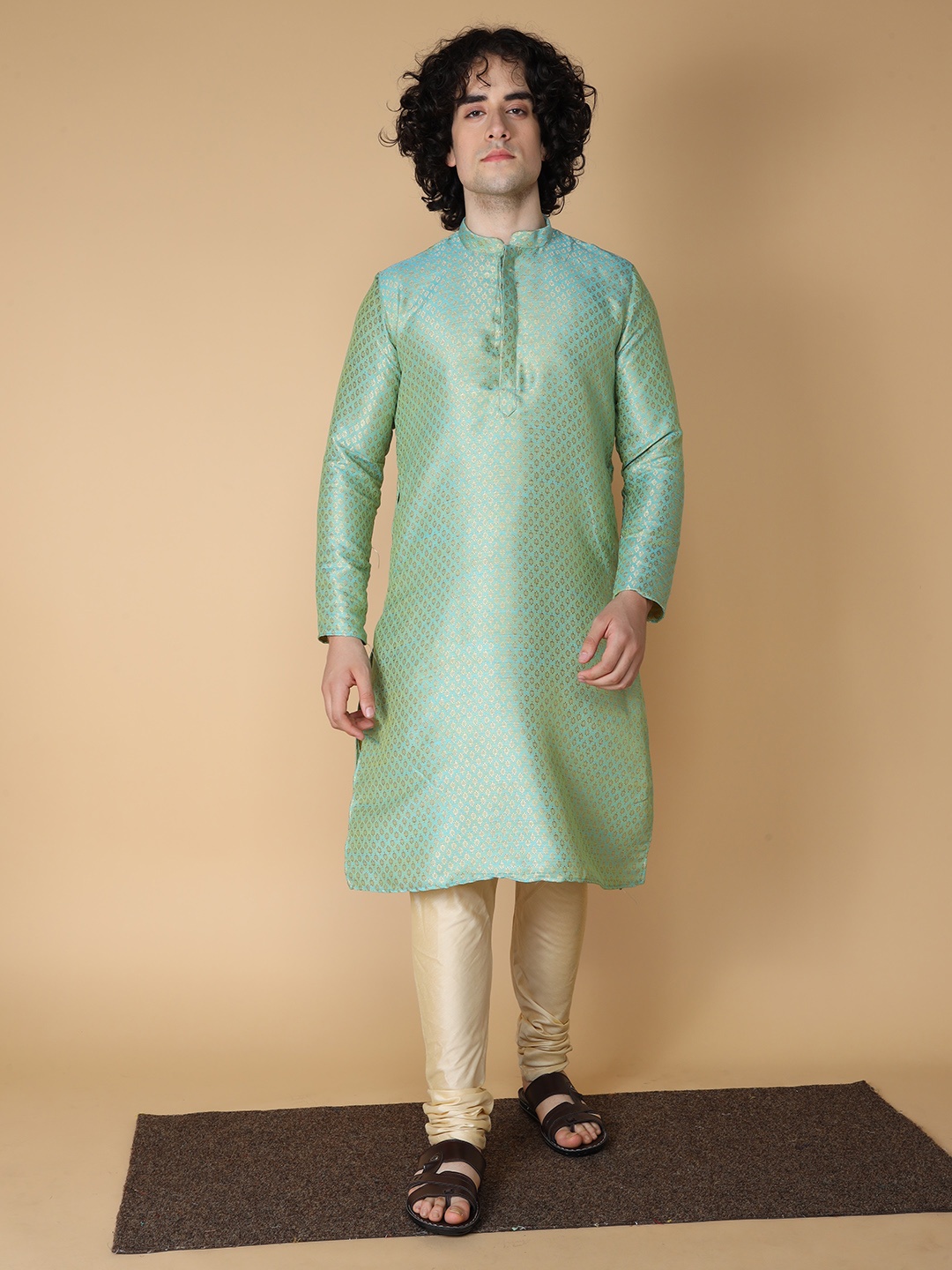 

NAMASKAR Men Green Regular Pure Silk Kurta with Churidar