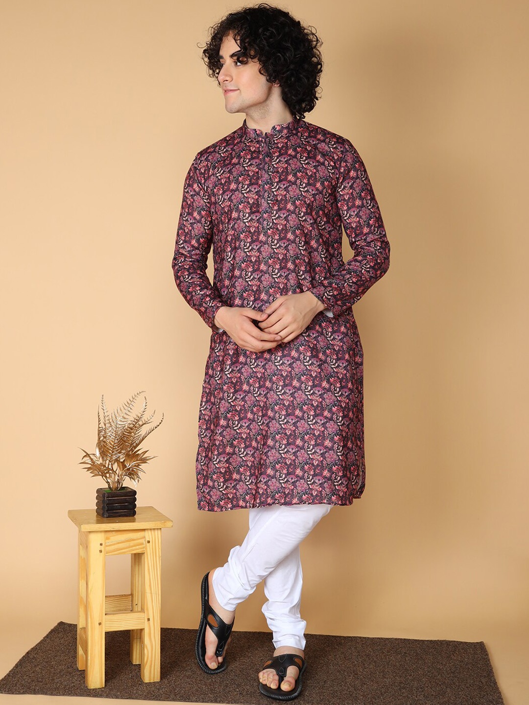 

NAMASKAR Men Maroon Printed Regular Kurta with Churidar