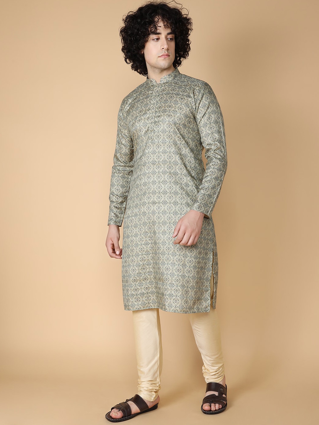 

NAMASKAR Ethnic Motif Printed Pure Silk Kurta with Churidar, Green