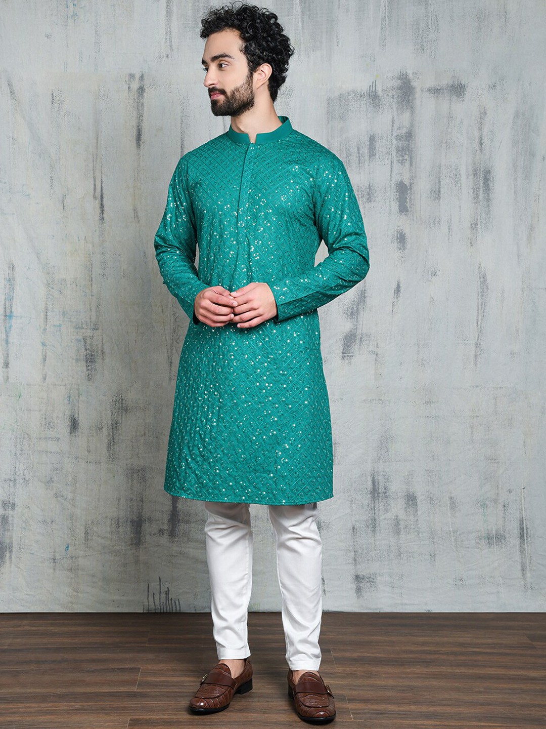 

Be Desi Floral Embroidered Sequin Embellished Mandarin Collar Straight Kurta, Green