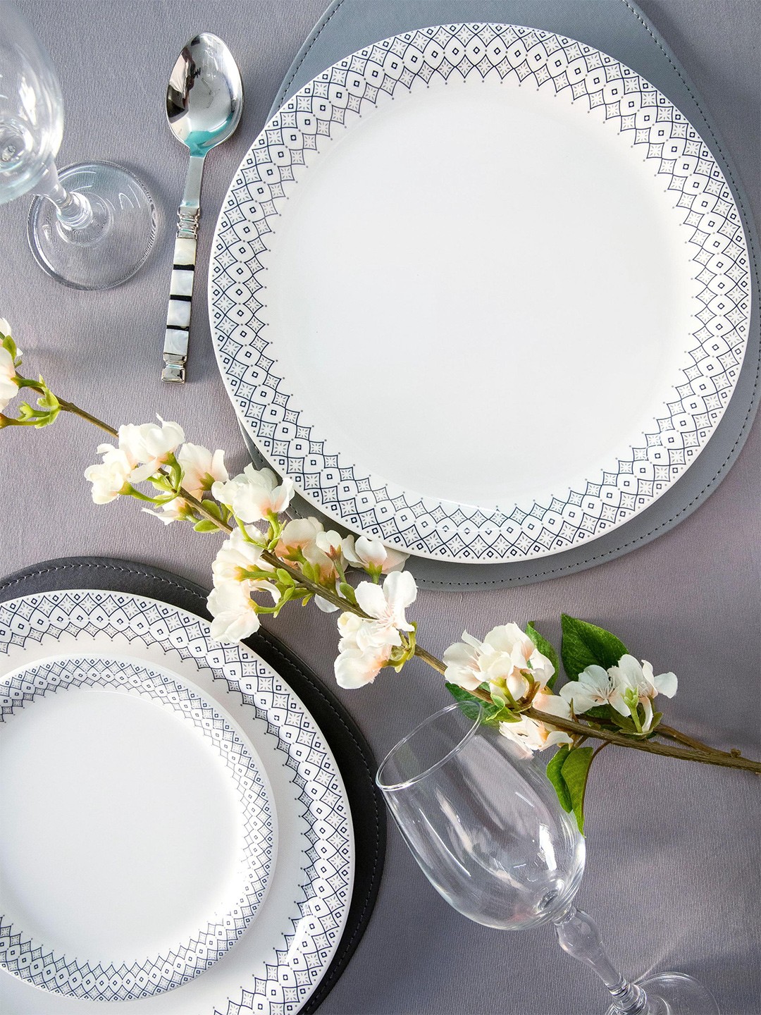 

Servewell White & Blue 6-Pieces Printed Melamine Glossy Plates