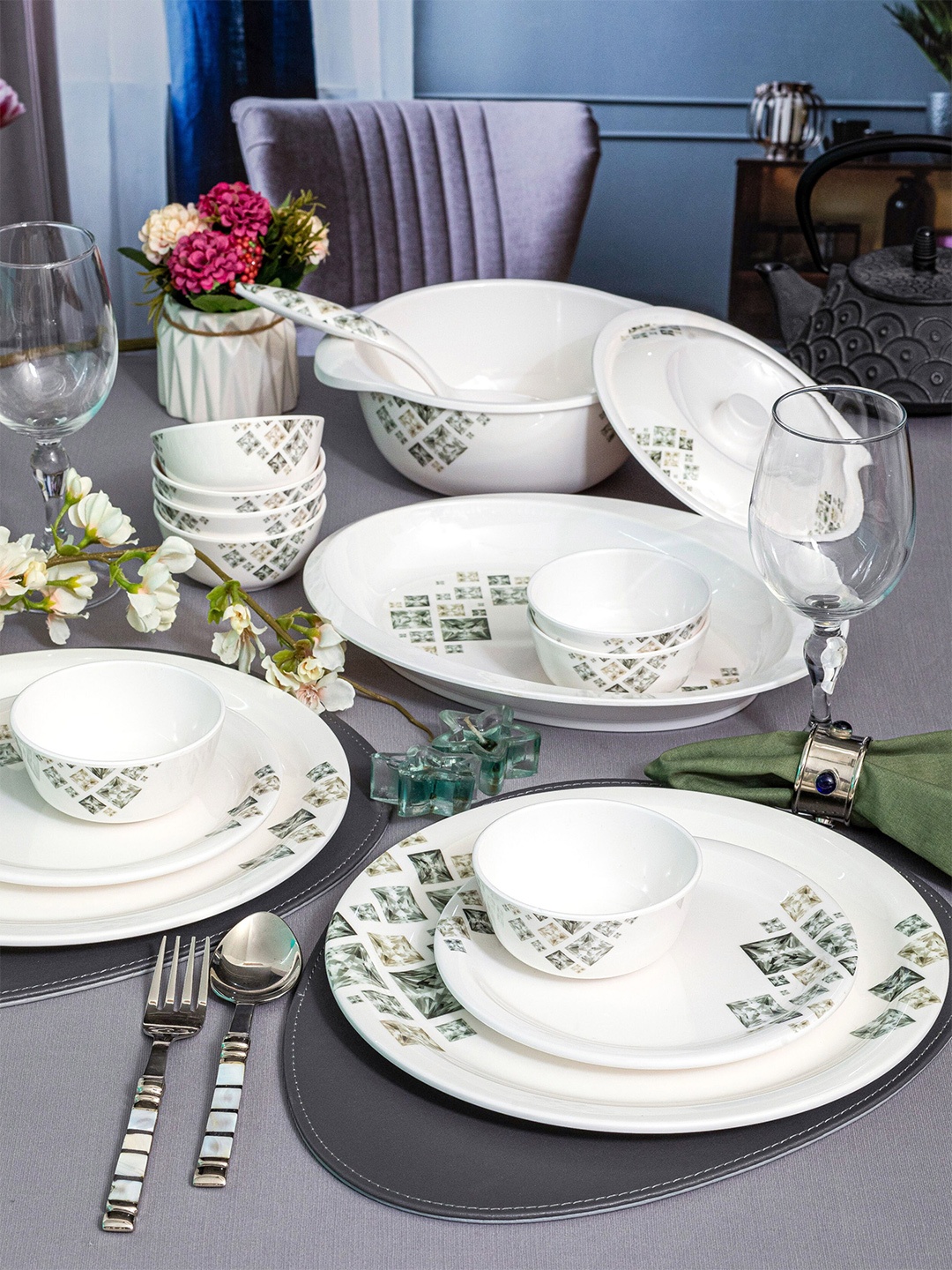 

Servewell World of Solitaire White & Grey 31 Pieces Printed Melamine Glossy Dinner Set