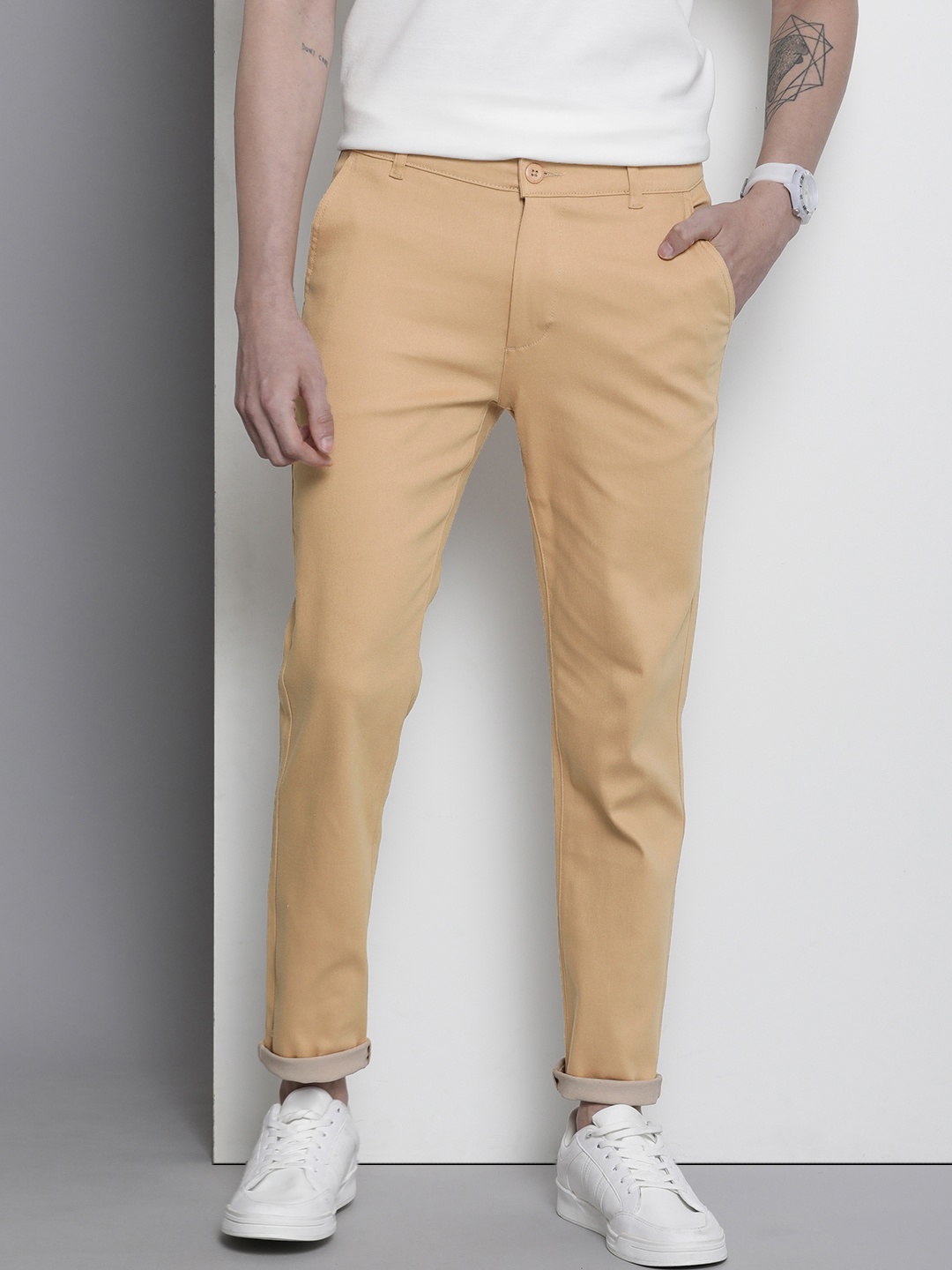 

The Indian Garage Co Men Slim Fit Chinos Trousers, Tan