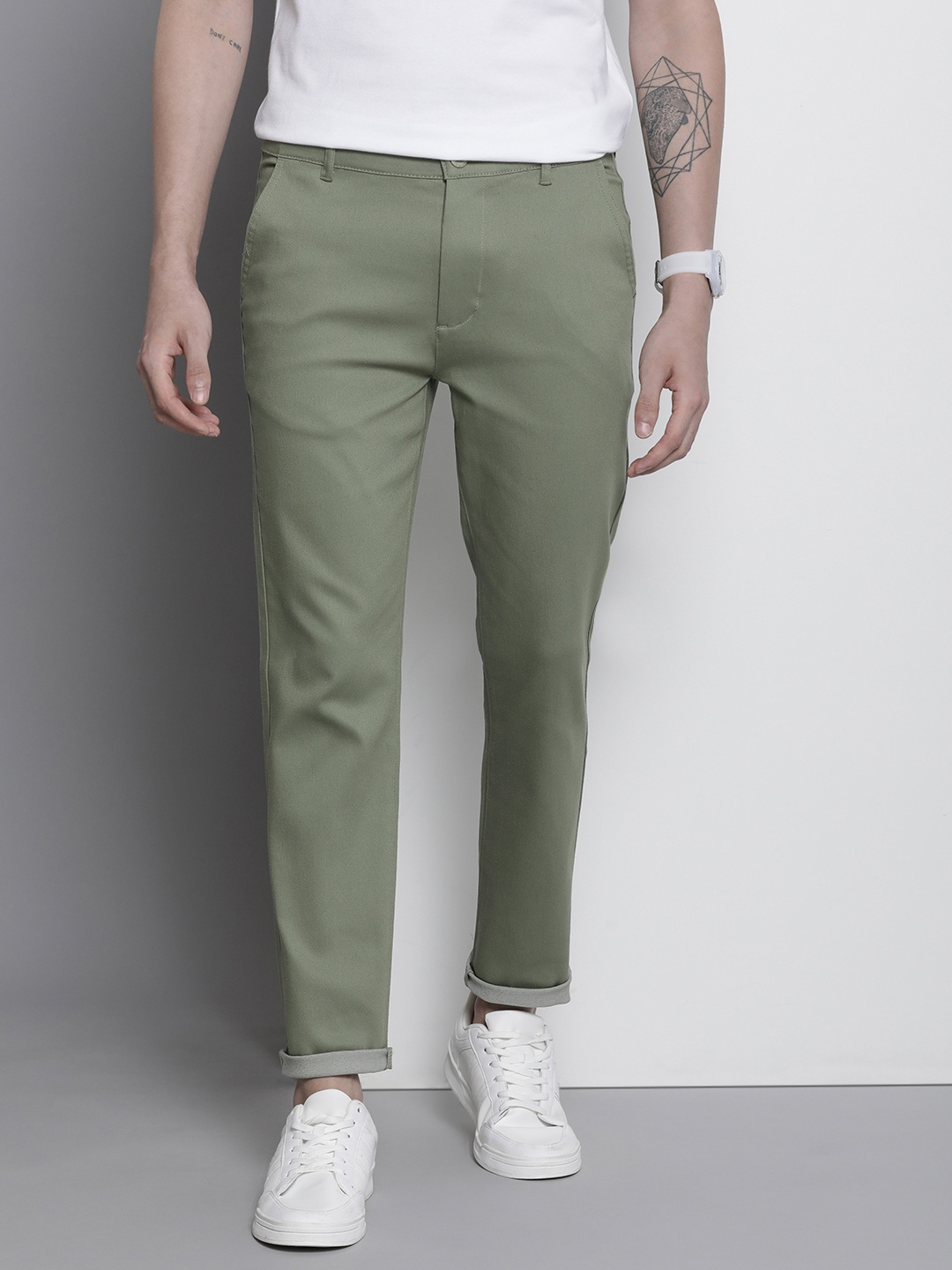 

The Indian Garage Co Men Slim Fit Chinos, Olive