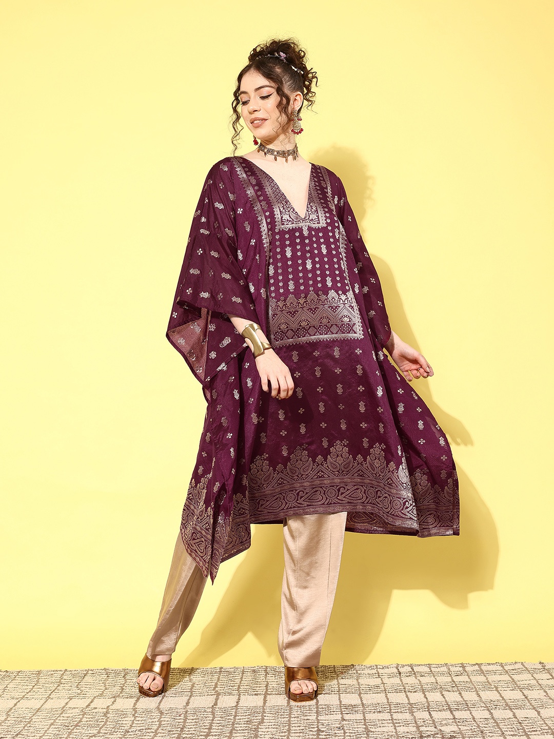 

Sangria Ethnic Motifs Zari Work August-Autumn Blossom-Anti Fit Jacquard Kaftan Kurta, Burgundy