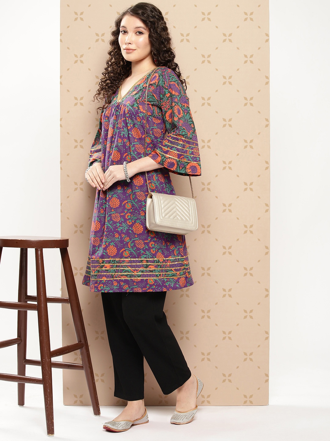 

Sangria Green Cotton Gotta Patti Empire Floral Tazgi Kurta, Purple