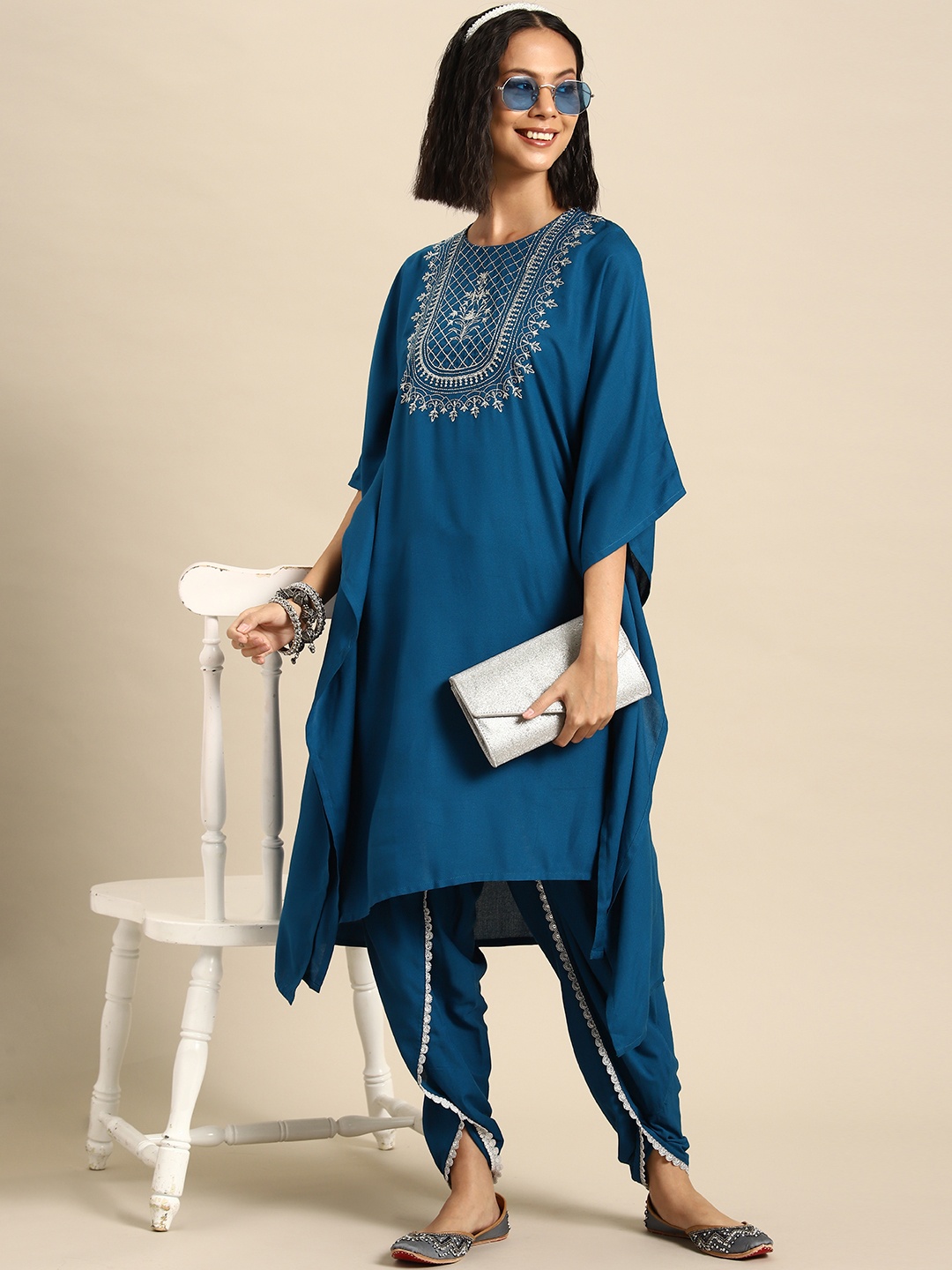 

Sangria Ethnic Motifs Yoke Design Kurta with Dhoti Pants, Teal