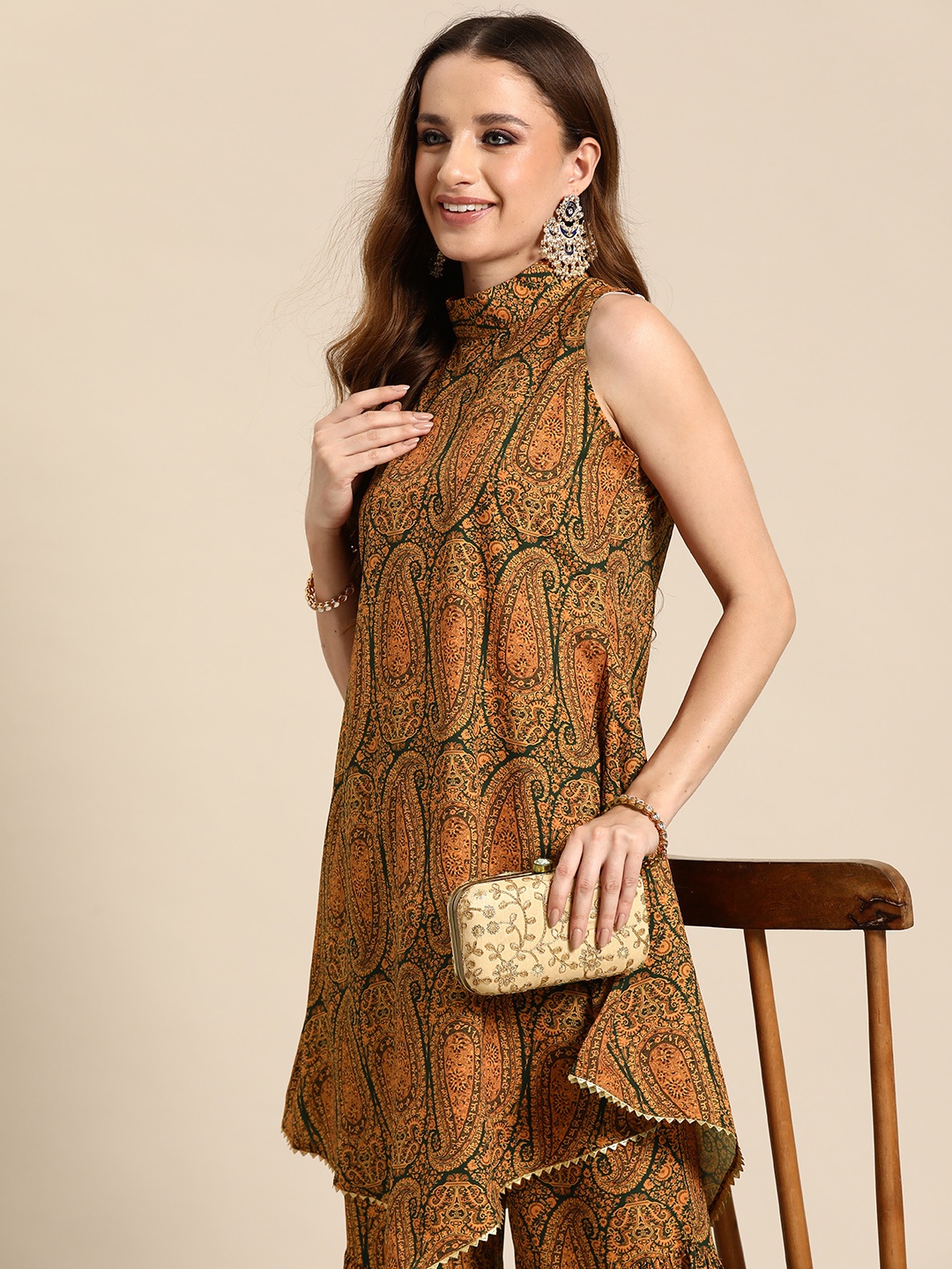 

Sangria Paisley Print Asymmetric Hem Kurta with Sharara, Green