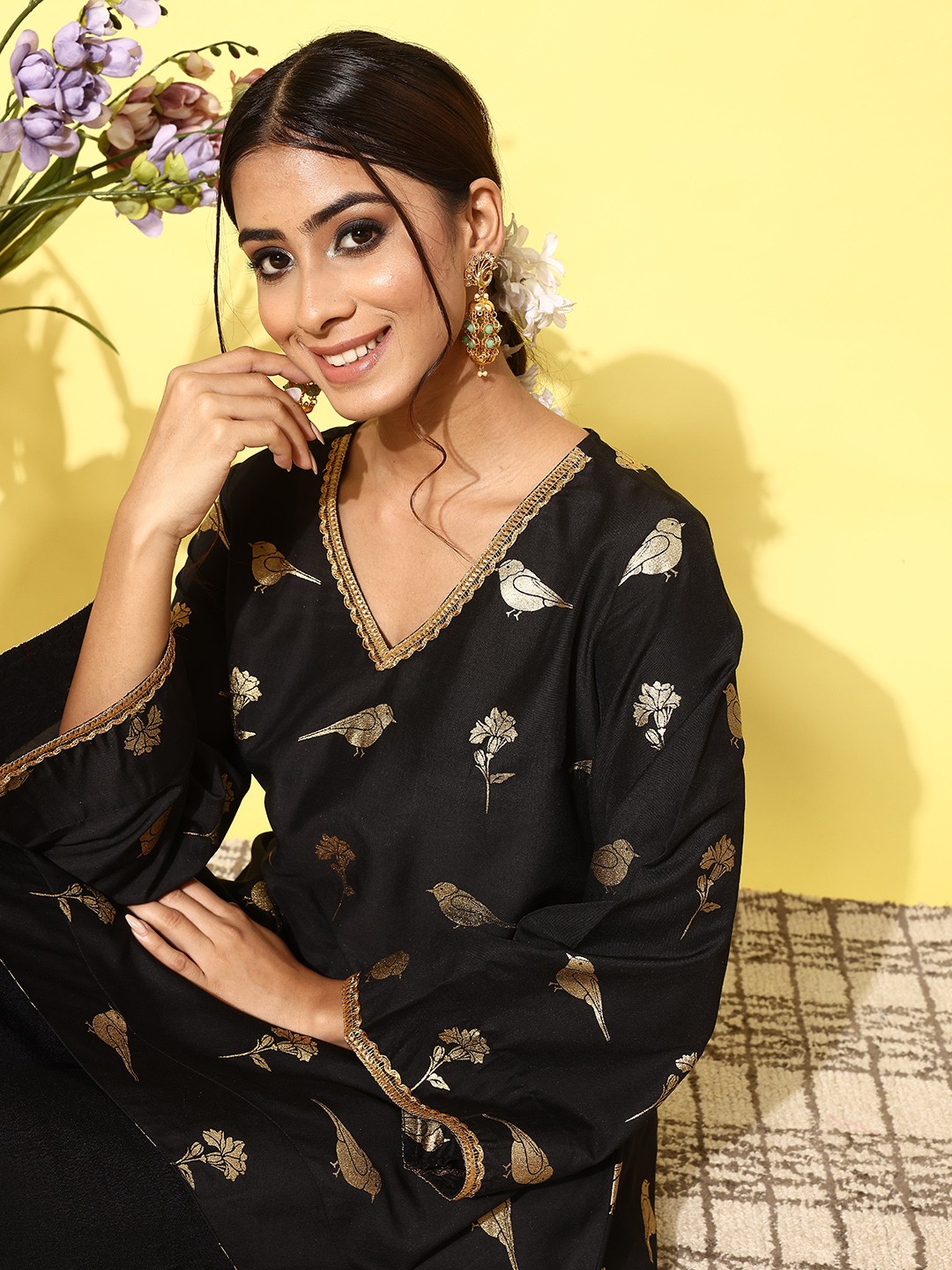

Sangria Foil Printed Asymmetric Design Flared Sleeves Kurta, Black