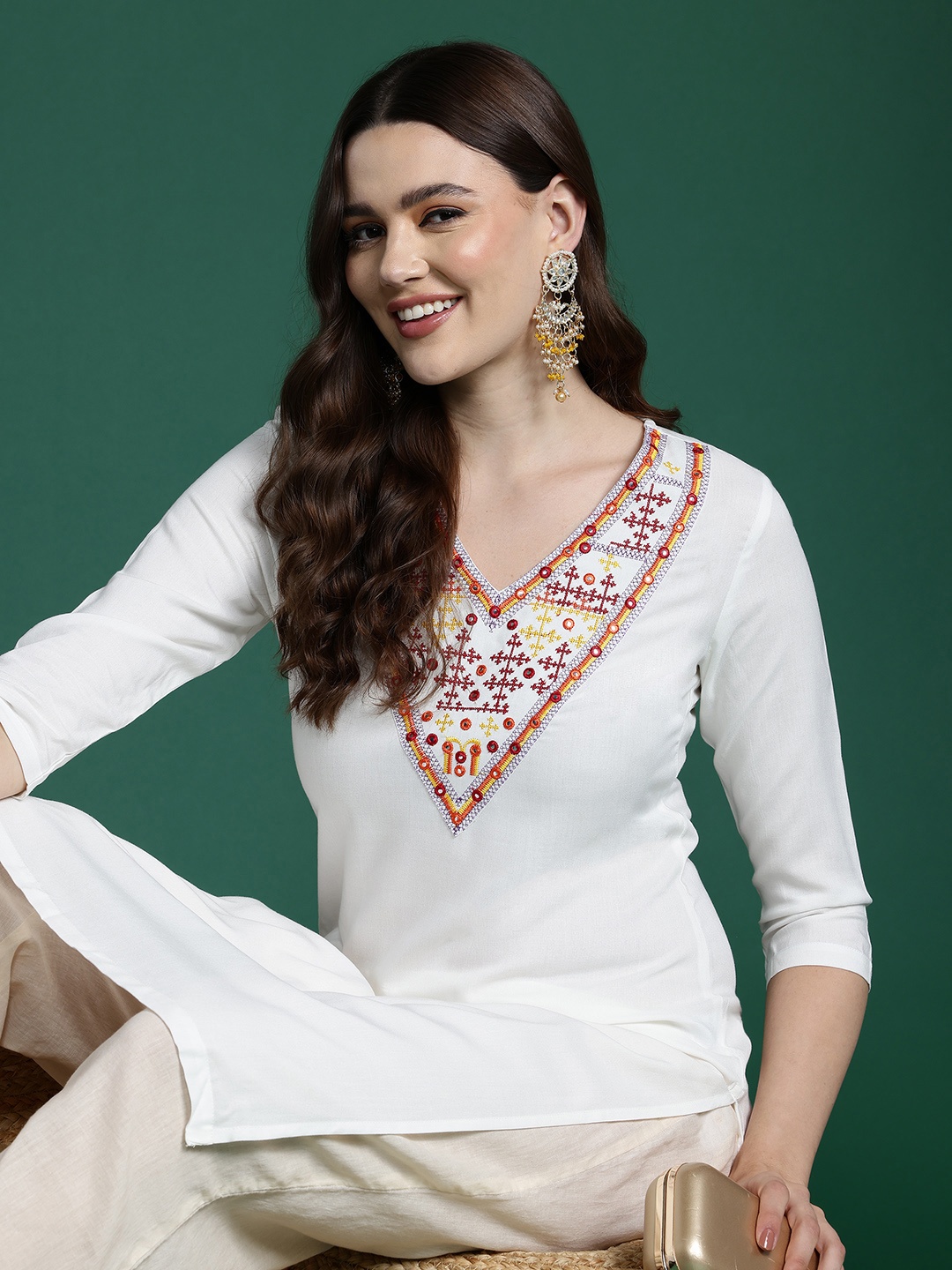 

Sangria Women Geometric Embroidered Mirror Work Kurta, White