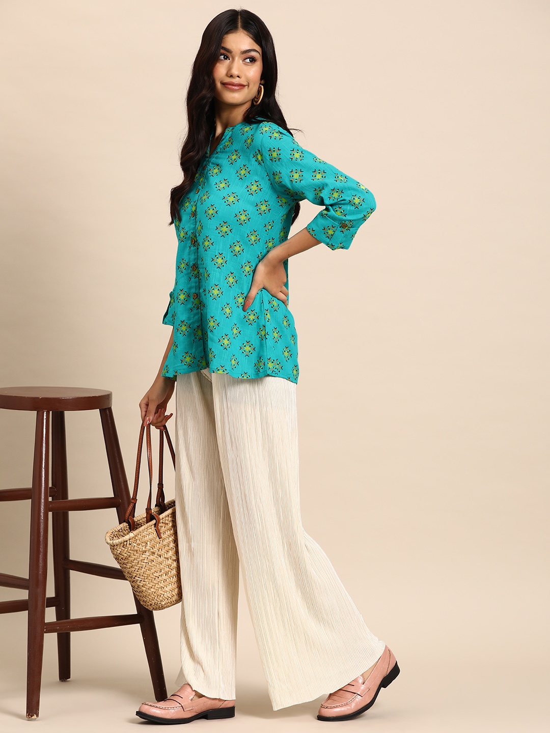 

Sangria Pure Cotton Printed Mandarin Collar Ethnic Top, Turquoise blue