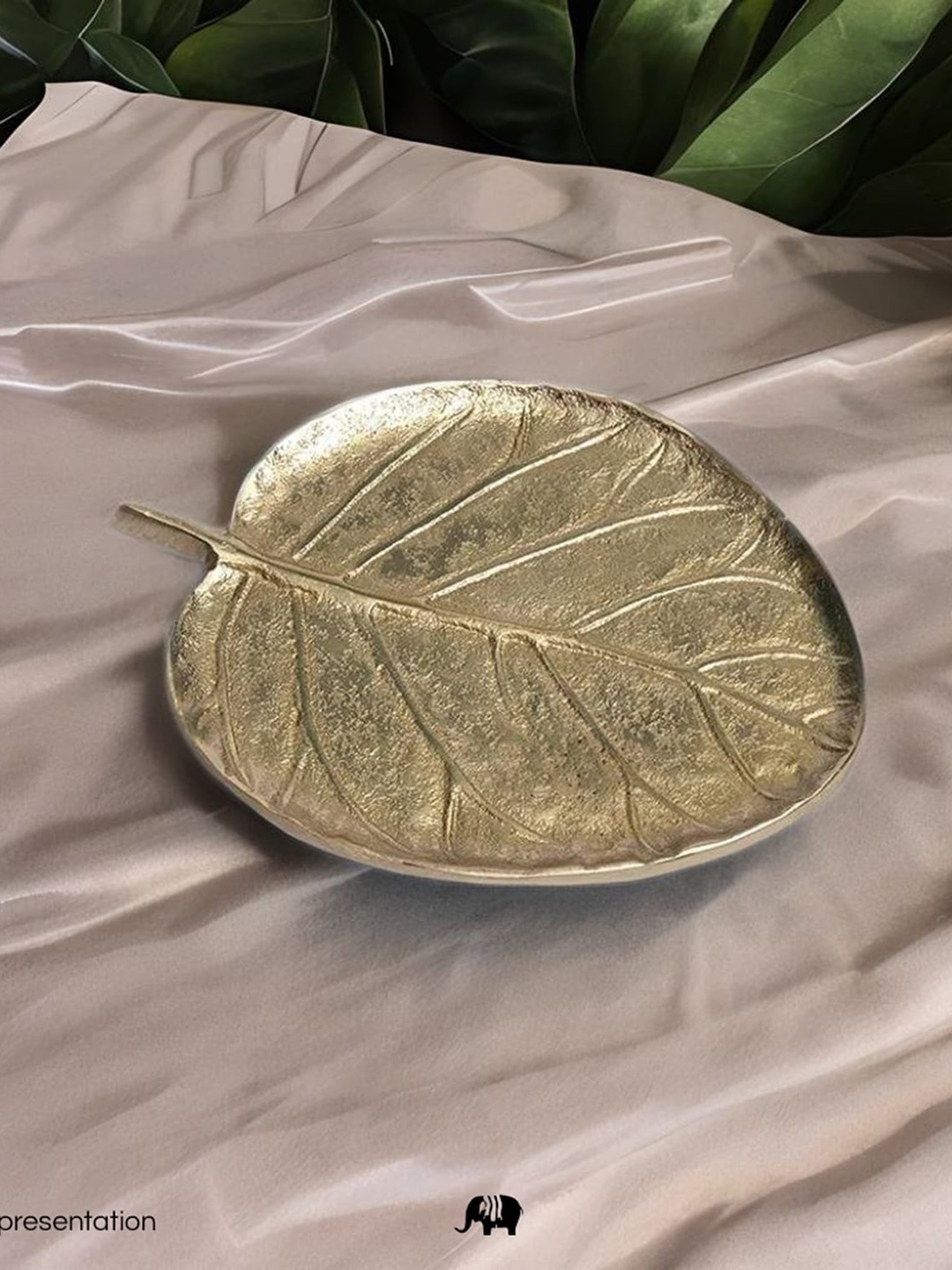 

CASA DECOR Golden Textured Leaf Platter Tray, Gold
