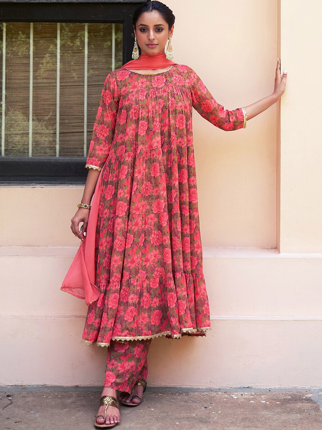 

Janasya Floral Printed Gotta Patti A-Line Kurta With Palazzos & Dupatta, Pink