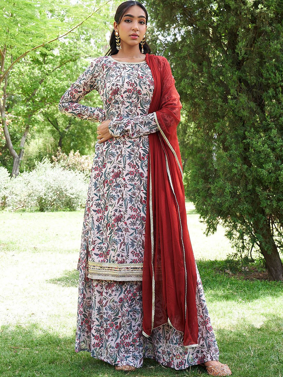 

Janasya Pink Floral Printed Regular Gotta Patti Straight Kurta & Palazzos With Dupatta