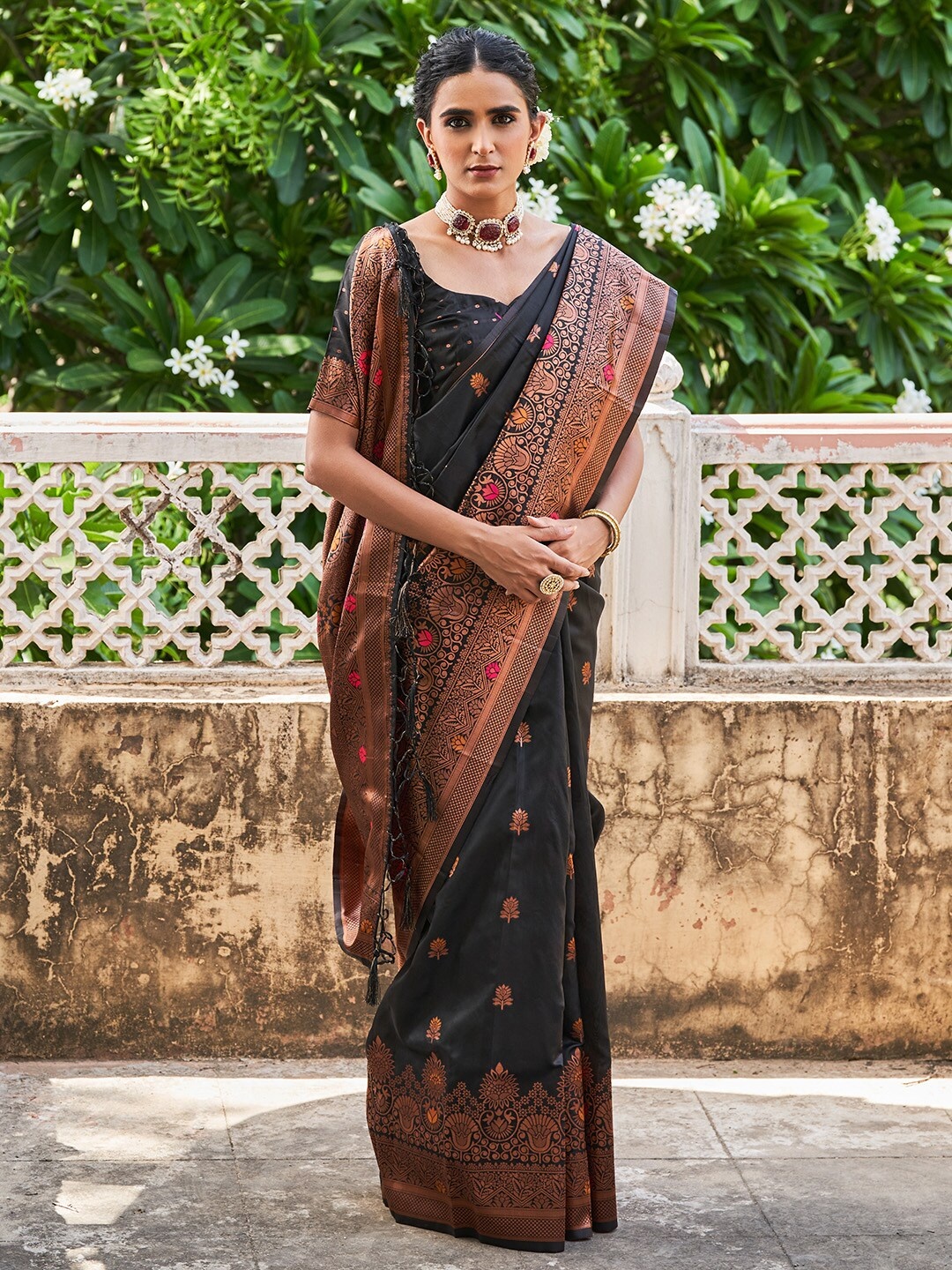 

Janasya Black & Copper-Toned Floral Woven Design Zari Banarasi Saree