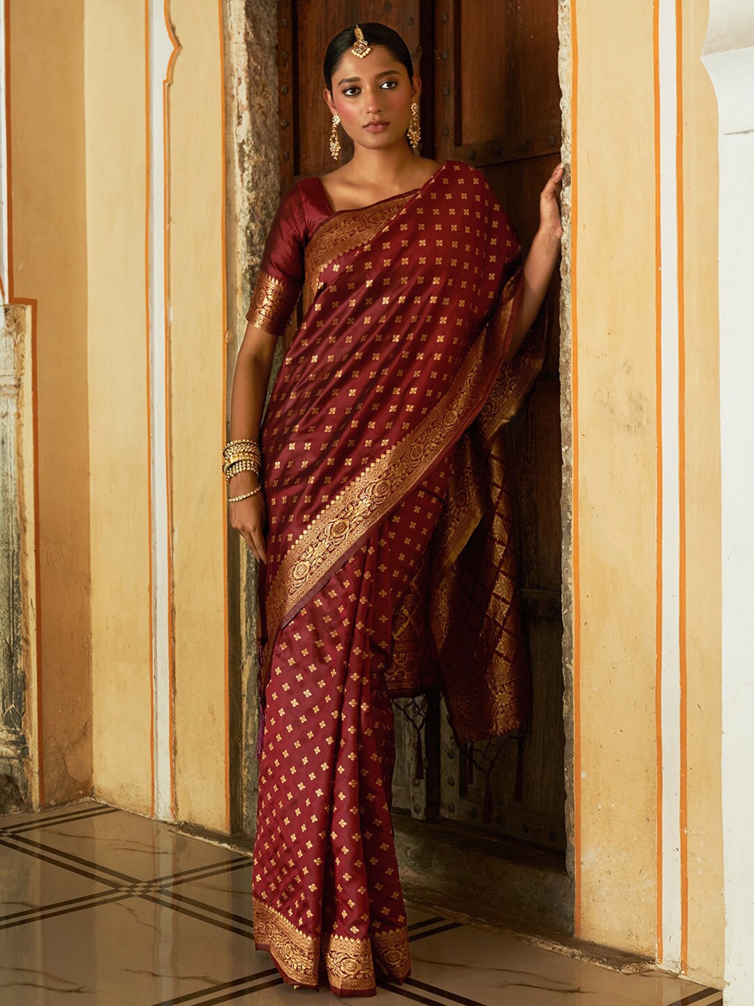 

Janasya Maroon & Gold-Toned Ethnic Motifs Woven design Zari Banarasi Saree