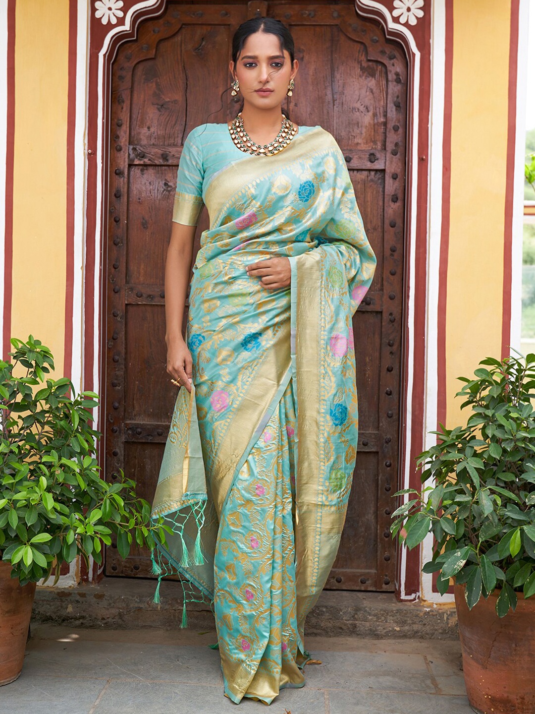 

Janasya Sea Green & Pink Floral Woven Design Zari Banarasi Saree