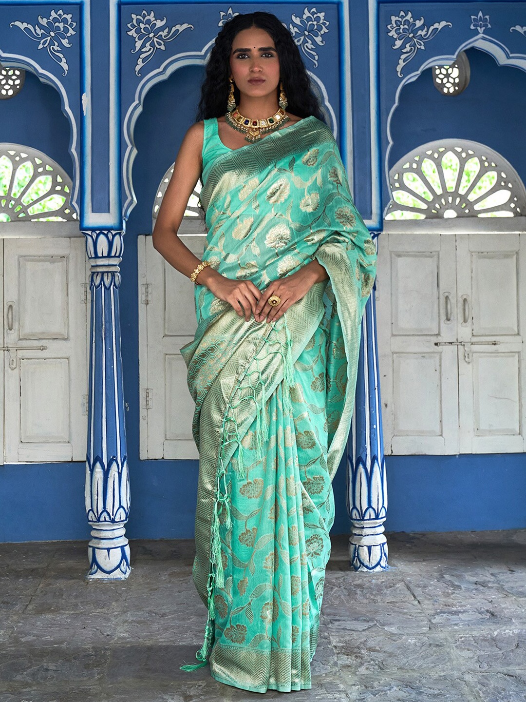 

Janasya Sea Green & Gold-Toned Ethnic Motifs Woven Design Zari Chanderi Saree