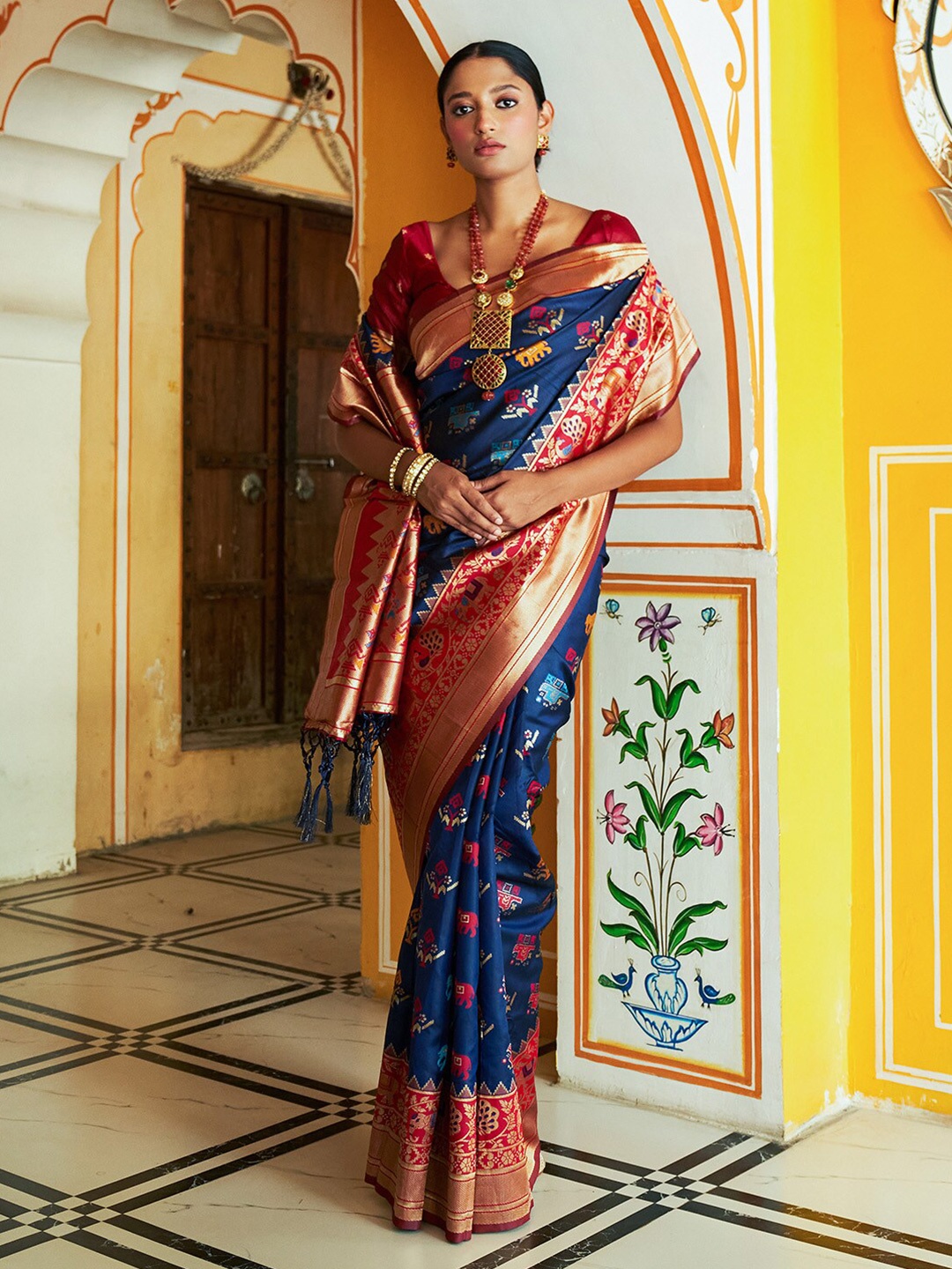 

Janasya Ethnic Motifs Woven Design Zari Silk Cotton Patola Saree, Navy blue