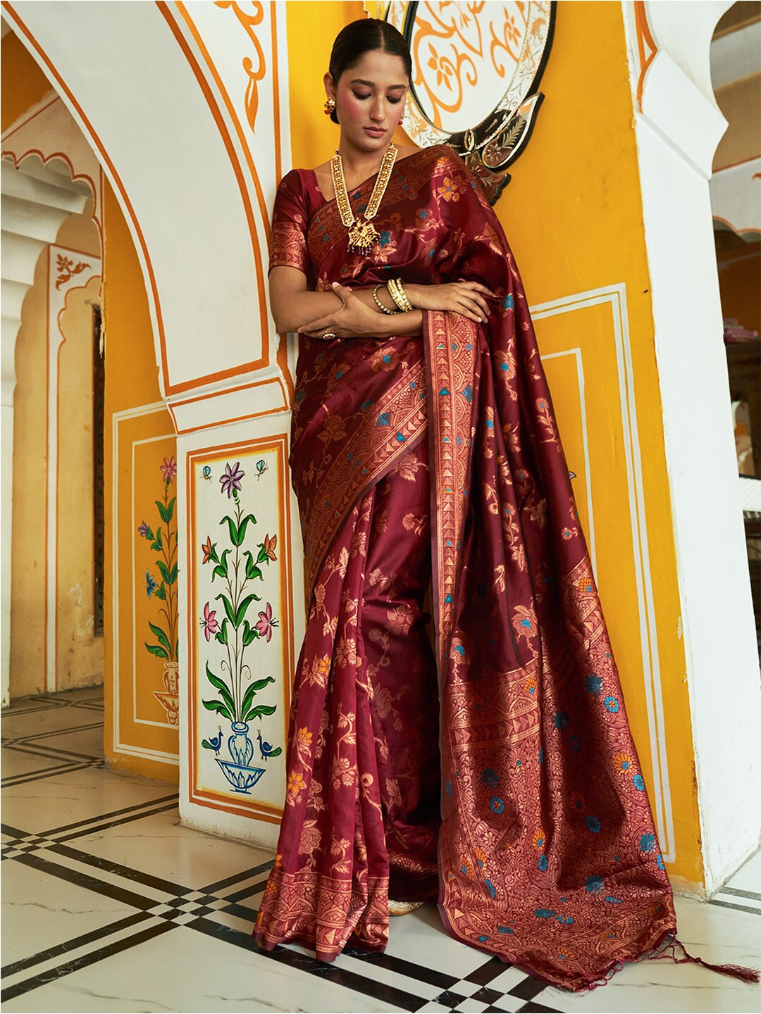 

Janasya Floral Woven Design Zari Banarasi Saree, Maroon