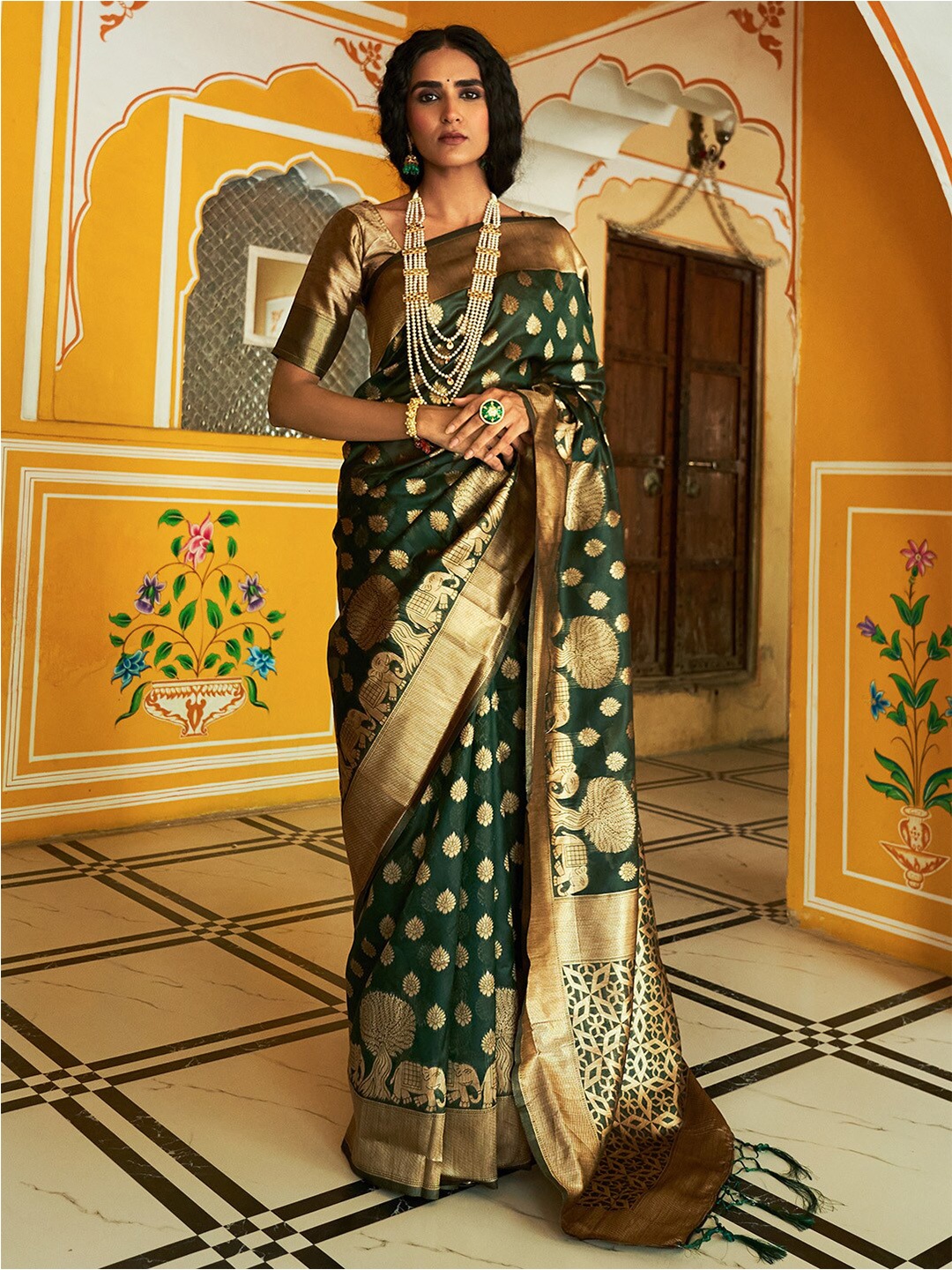 

Janasya Ethnic Motifs Woven Design Zari Organza Kanjeevaram Saree, Green