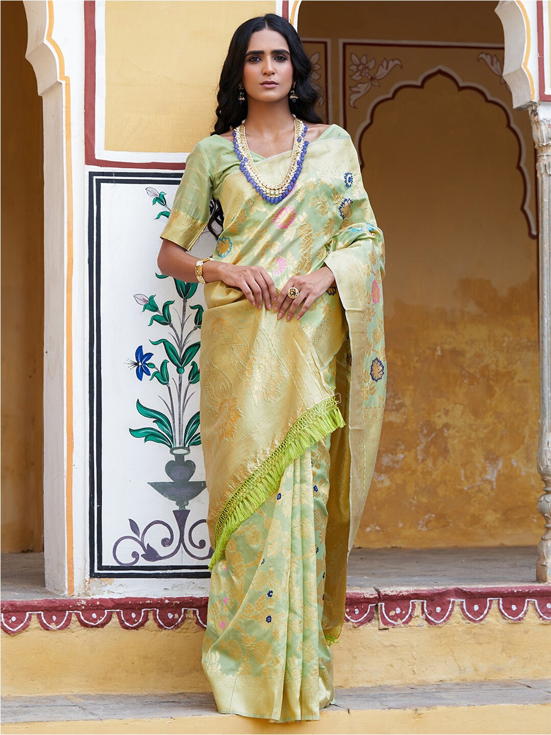 

Janasya Floral Woven Design Zari Banarasi Saree, Green