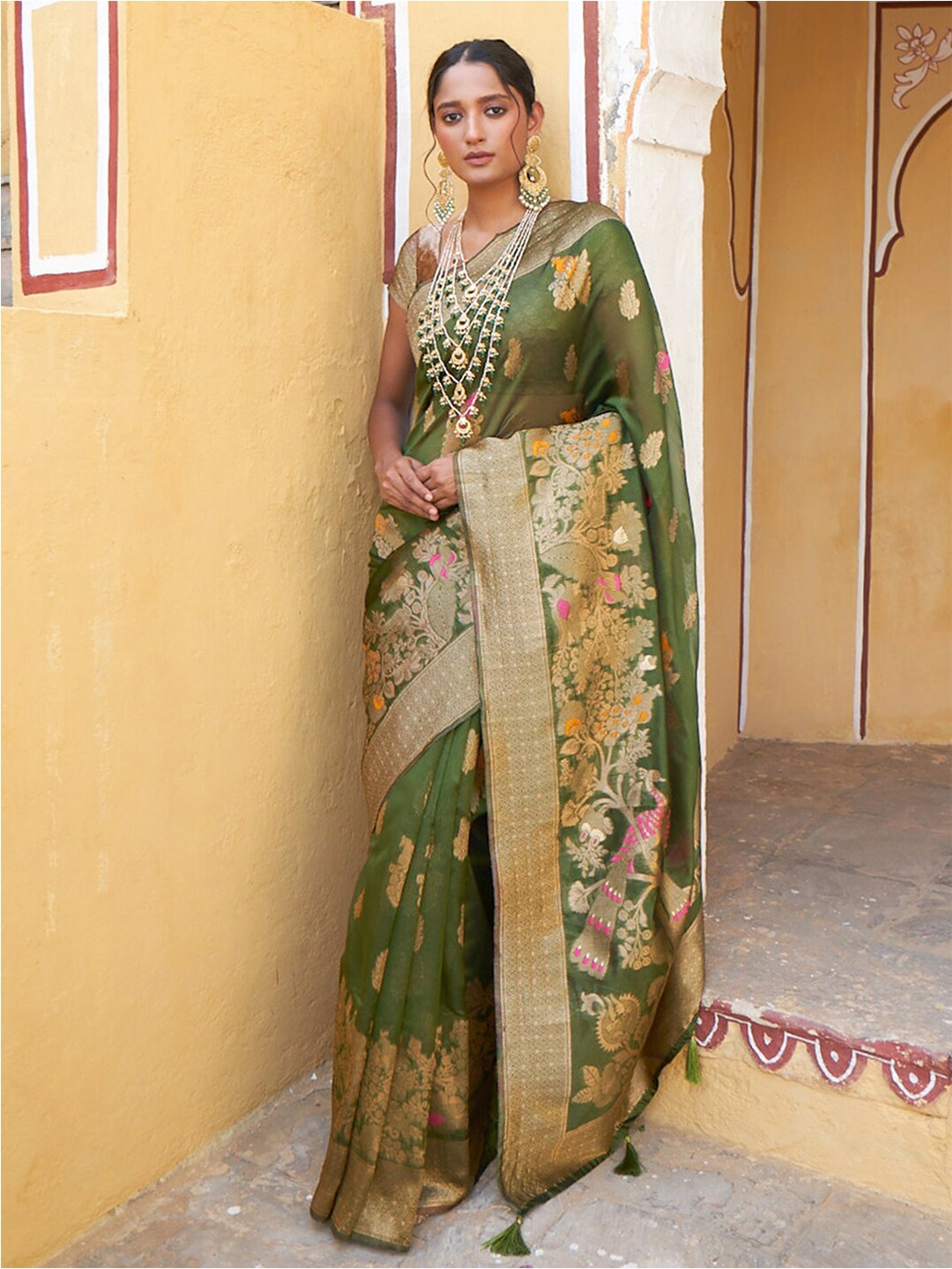 

Janasya Floral Woven Design Zari Organza Kanjeevaram Saree, Green