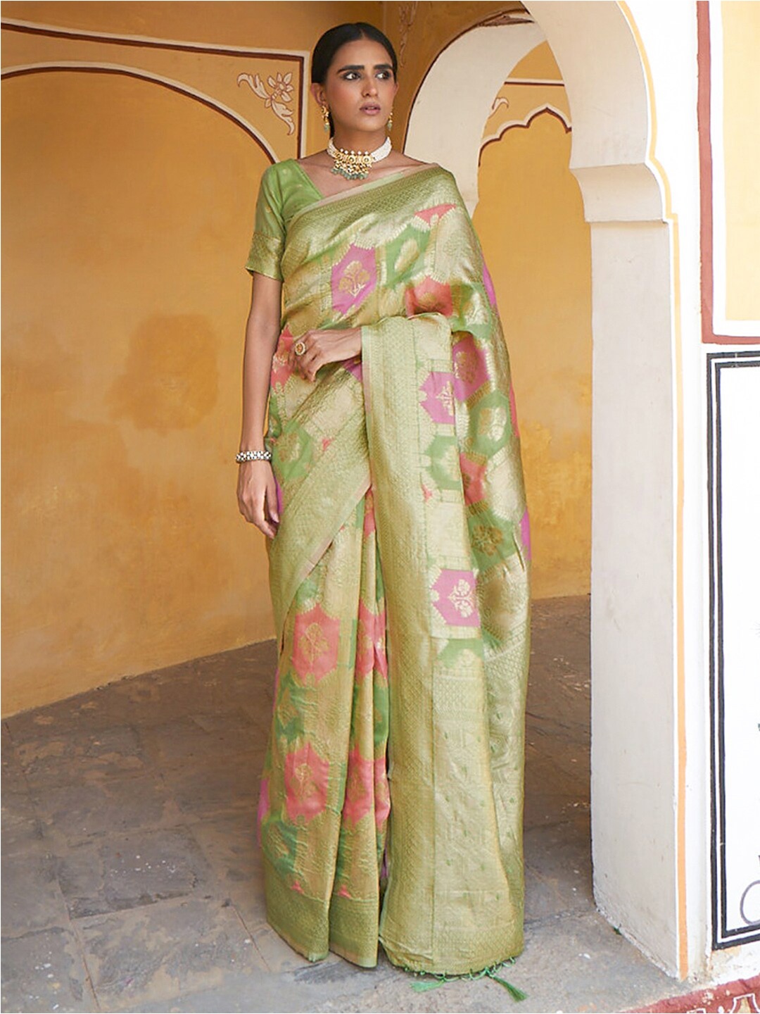 

Janasya Floral Woven Design Zari Chanderi Saree, Green