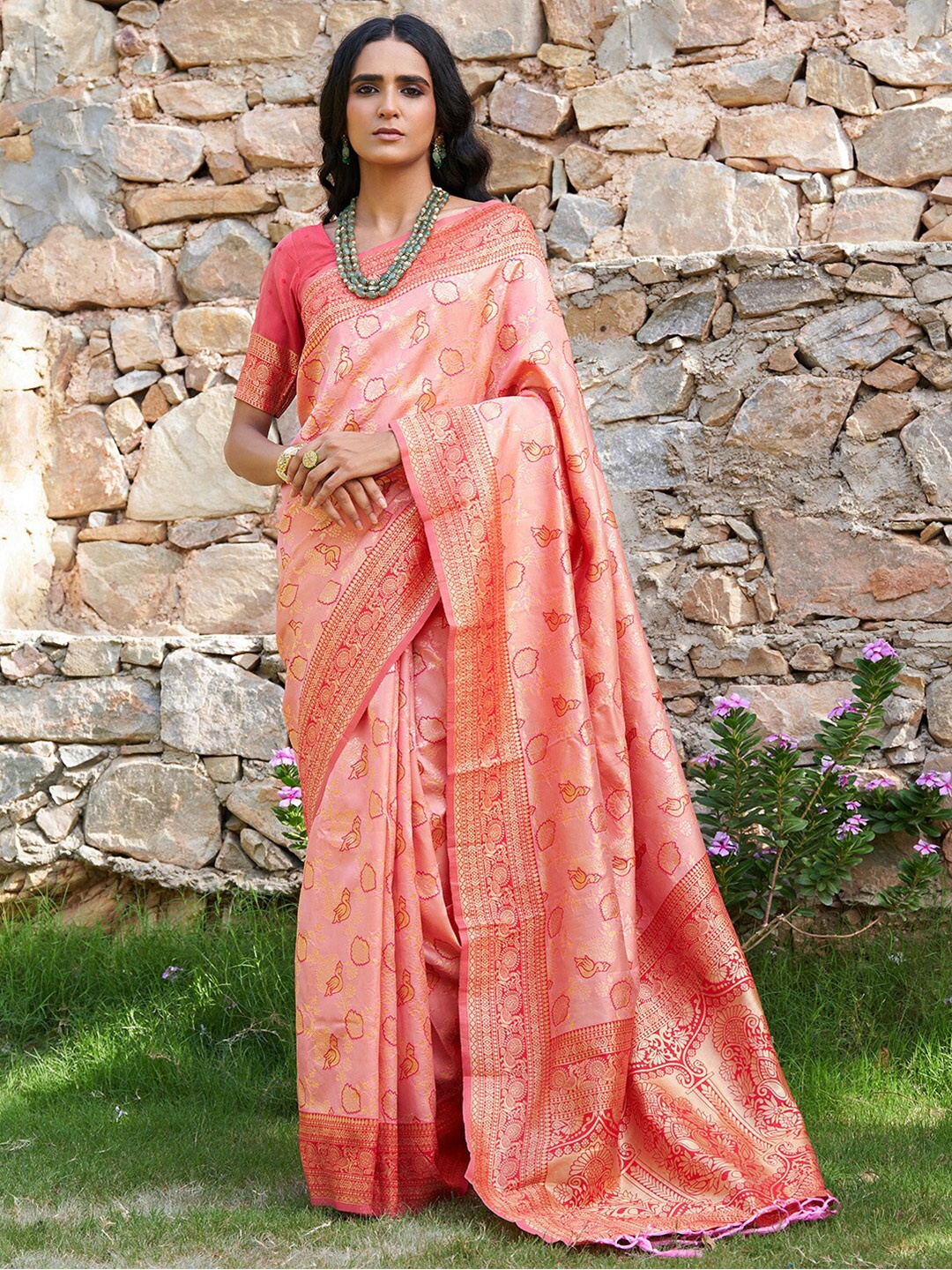 

Janasya Peach-Coloured & Gold-Toned Floral Woven Design Zari Banarasi Saree