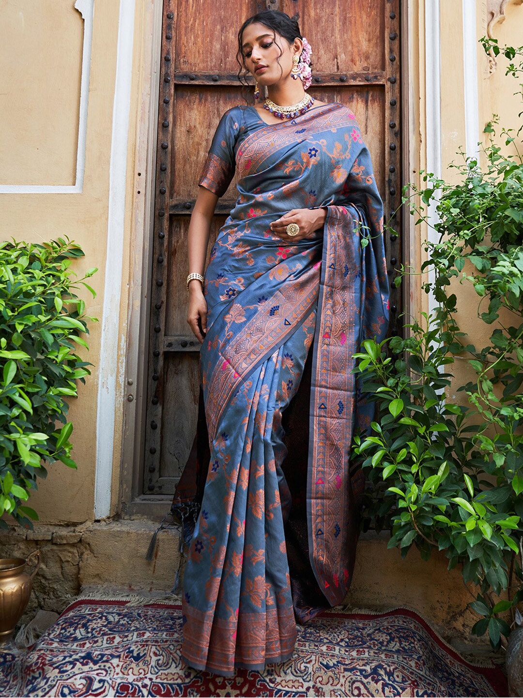 

Janasya Grey & Red Floral Woven Design Zari Banarasi Saree, Blue