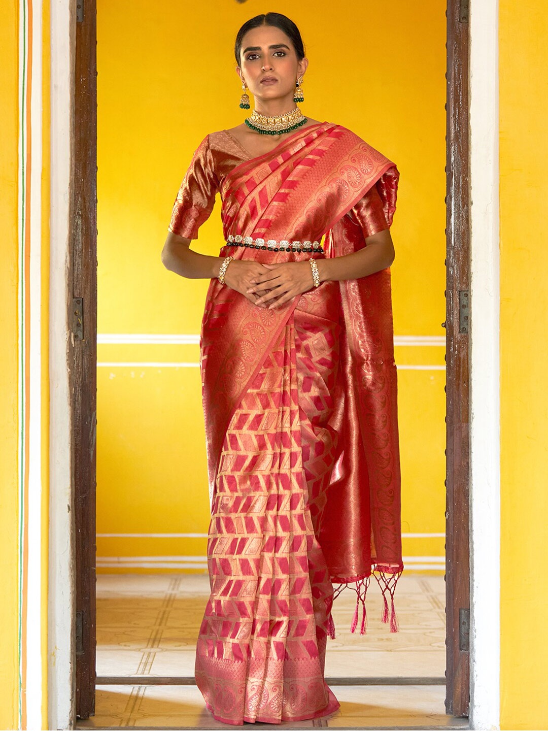 

Janasya Woven Design Zari Organza Kanjeevaram Saree, Pink