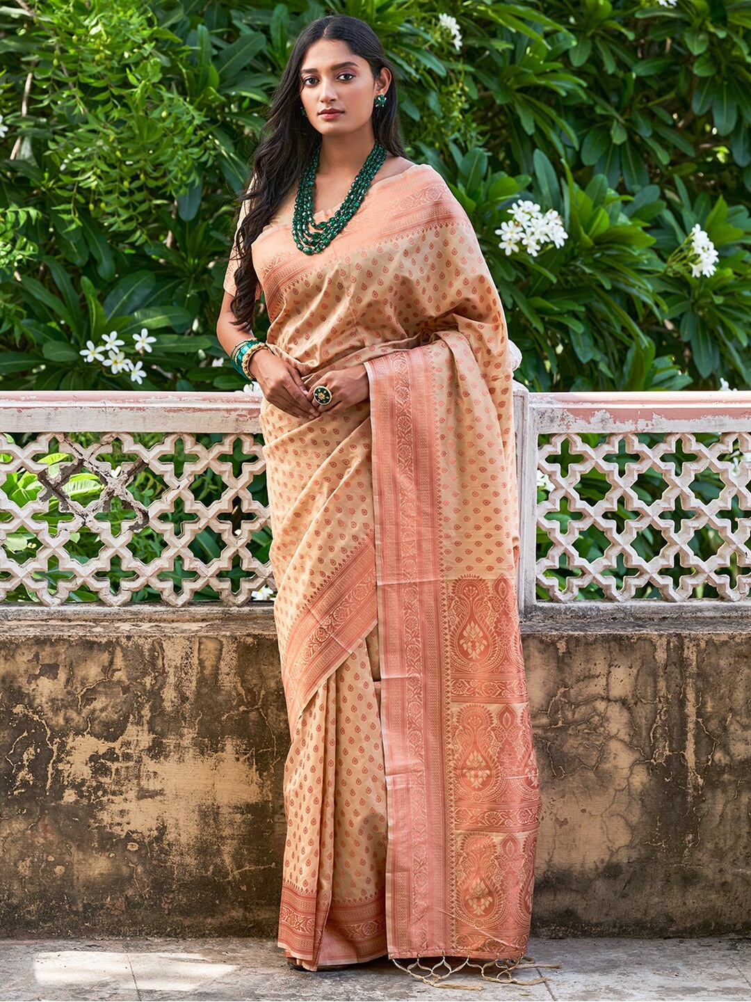 

Janasya Ethnic Motifs Woven Design Zari Silk Blend Chanderi Saree, Beige
