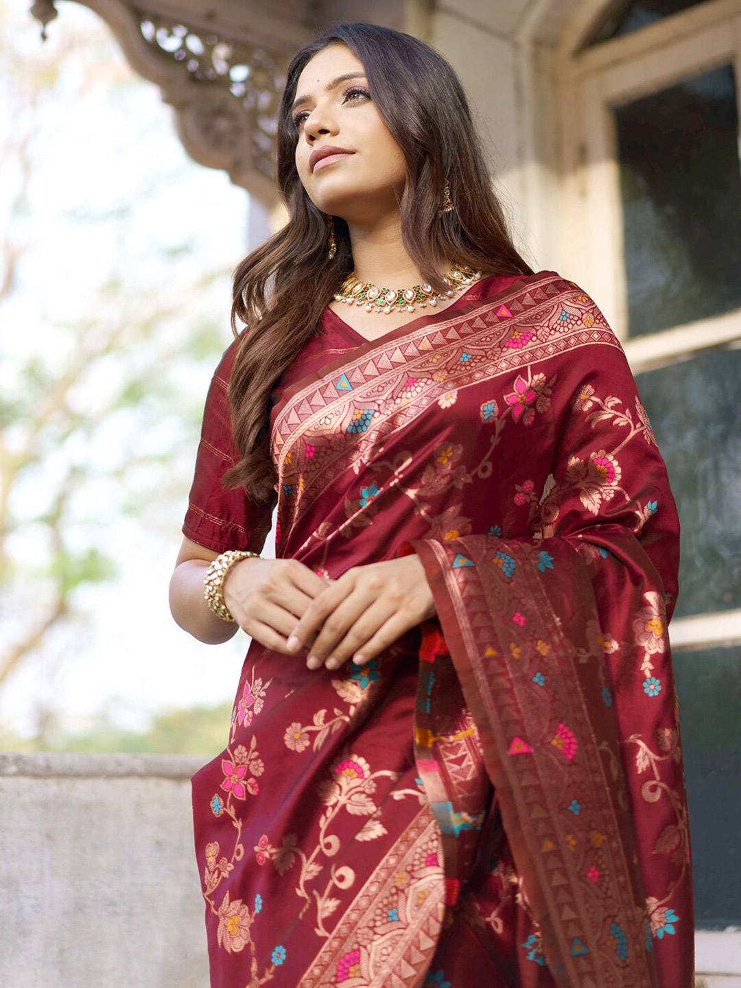 

Janasya Floral Woven Design Zari Silk Blend Banarasi Saree, Maroon
