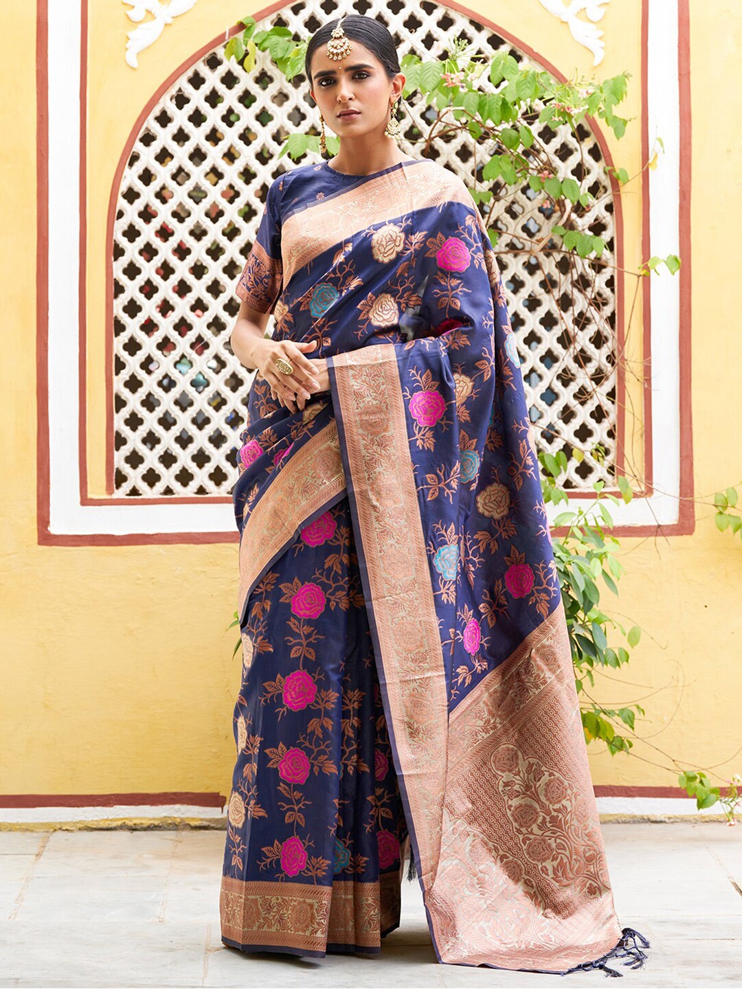 

Janasya Floral Woven Design Zari Silk Blend Banarasi Saree, Navy blue