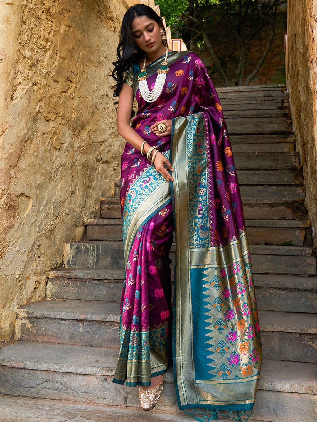 

Janasya Ethnic Motifs Woven Design Zari Silk Cotton Patola Saree, Purple