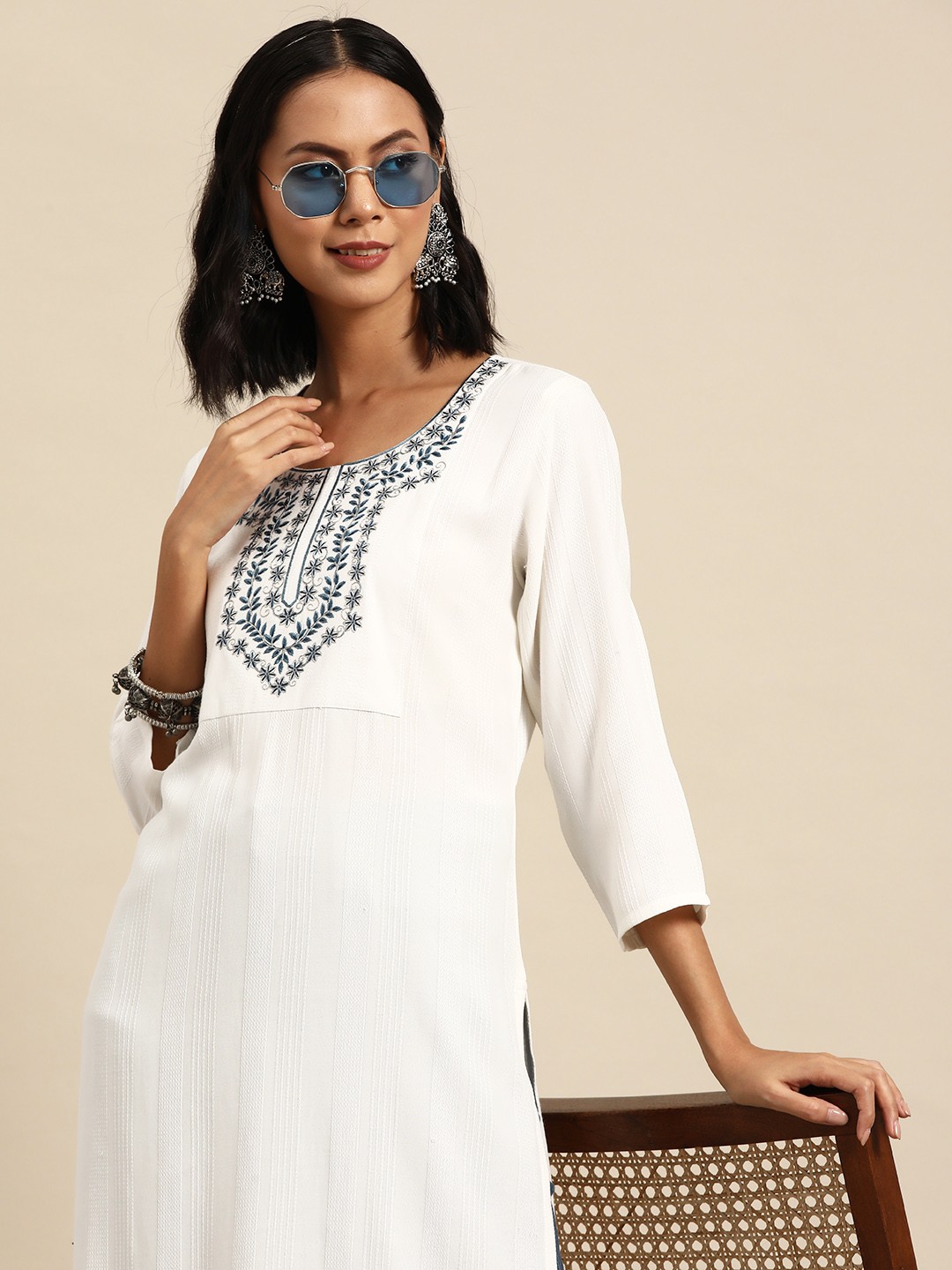 

Sangria Women Floral Yoke Design Dobby Kurta, White