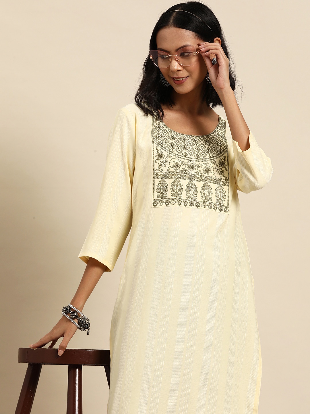 

Sangria Floral Embroidered Sequinned Dobby Fusion Kurta, Yellow