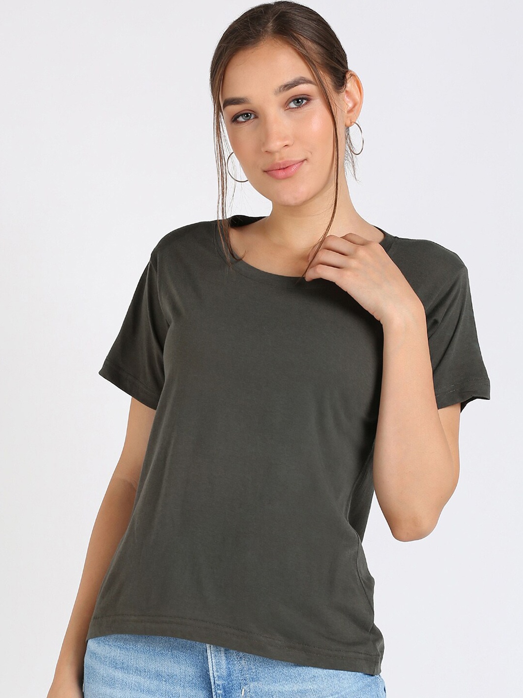 

VAHSON Women Green Pure Cotton Pockets Slim Fit T-shirt
