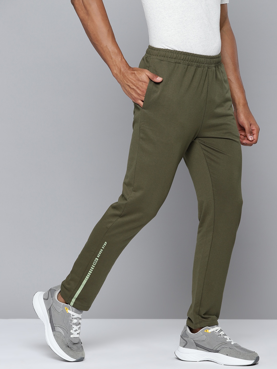 

HRX by Hrithik Roshan Men Solid Joggers, Olive