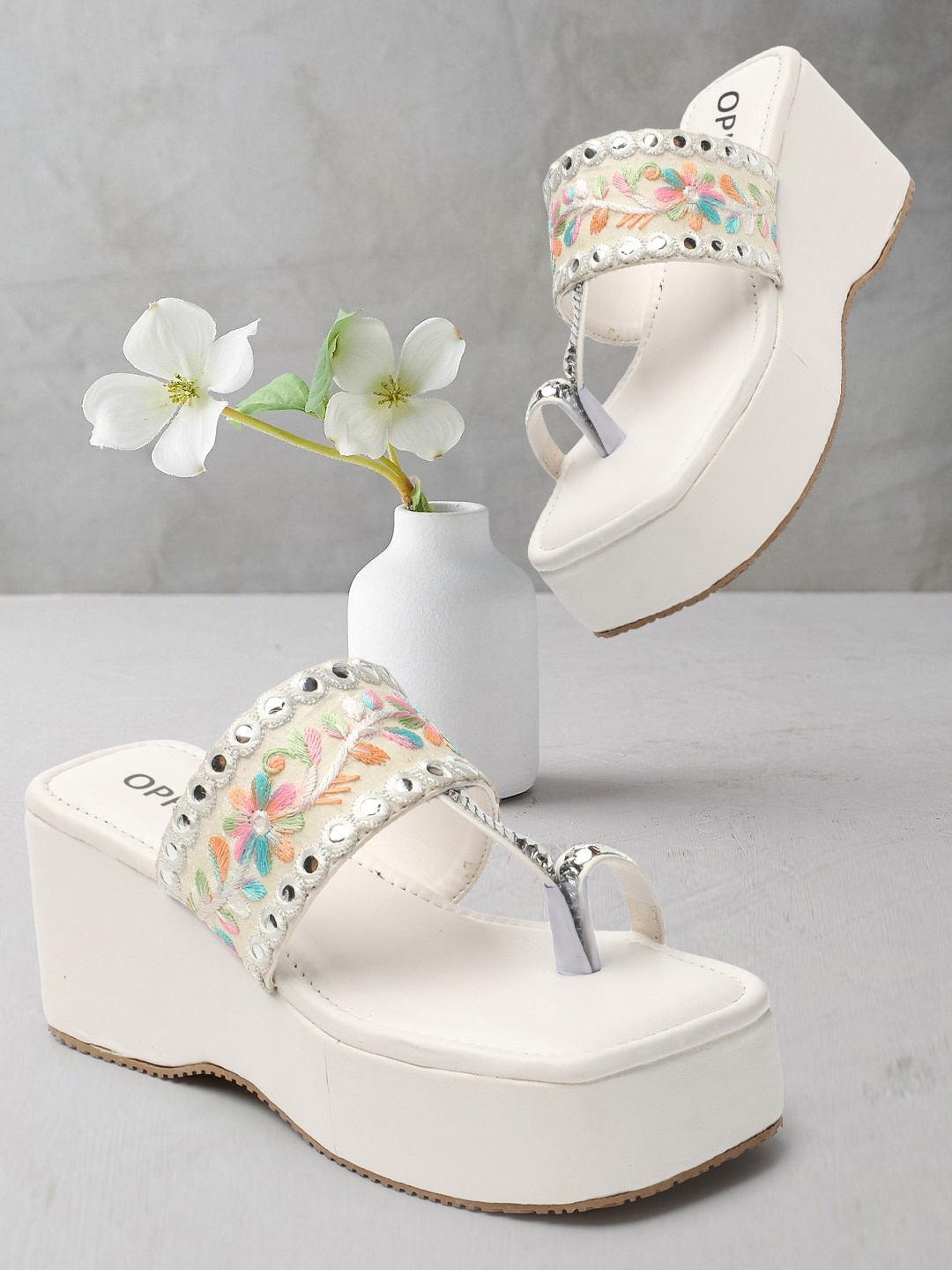 

OPHELIA Embroidered One Toe Flatform Heels, White