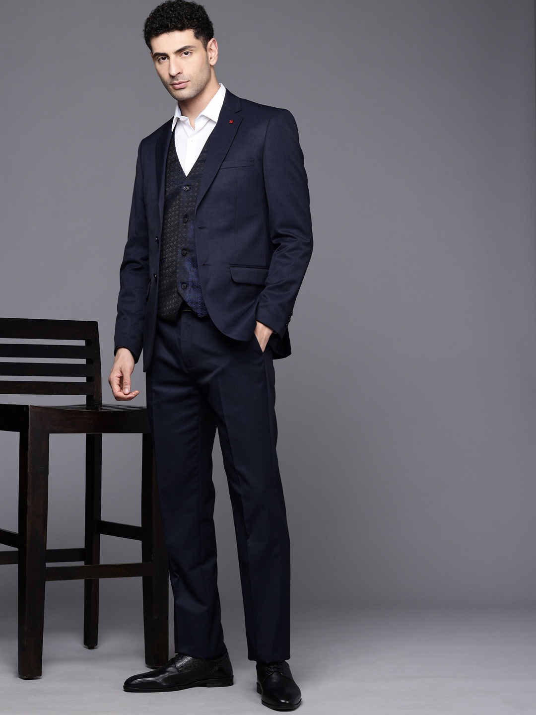 

Raymond Contemporary Fit Single Breasted 3 Piece Formal Suits, Navy blue