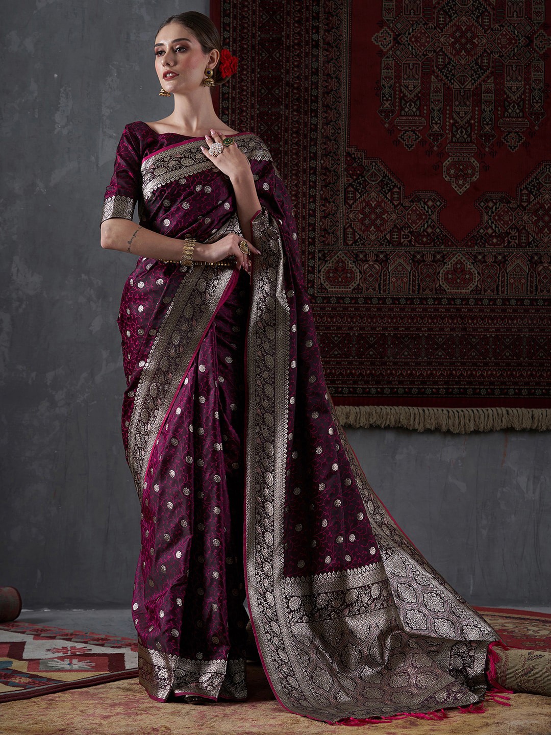 

Mitera Magenta & Gold-Toned Ethnic Motifs Woven Design Zari Satin Silk Banarasi Saree