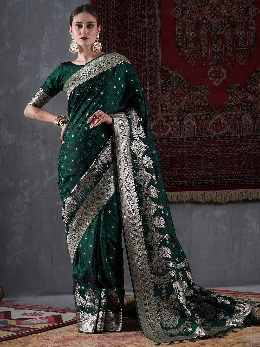 

Mitera Ethnic Motifs Woven Design Satin Banarasi Saree, Green