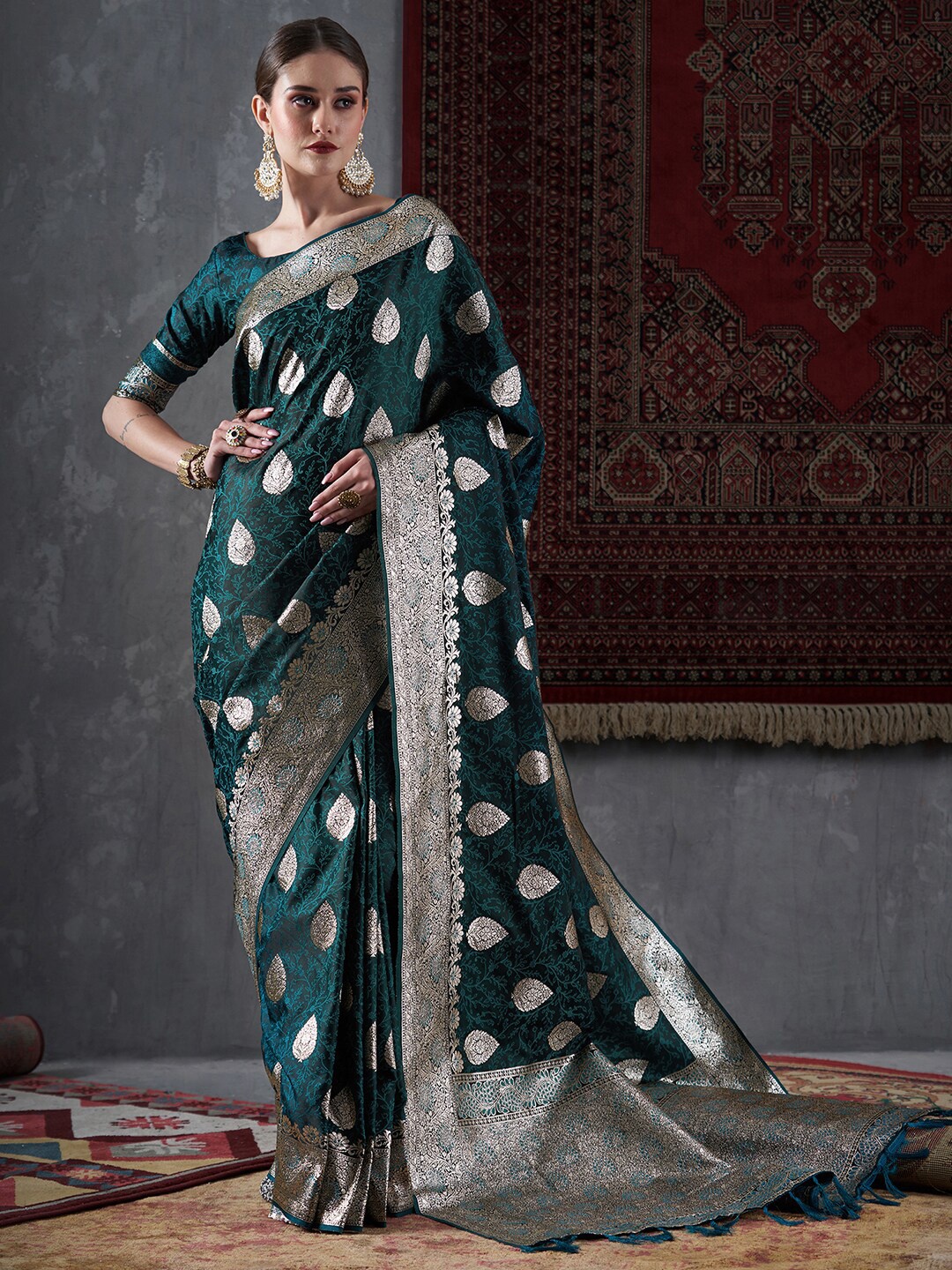 

Mitera Ethnic Motifs Woven Design Satin Banarasi Saree, Green