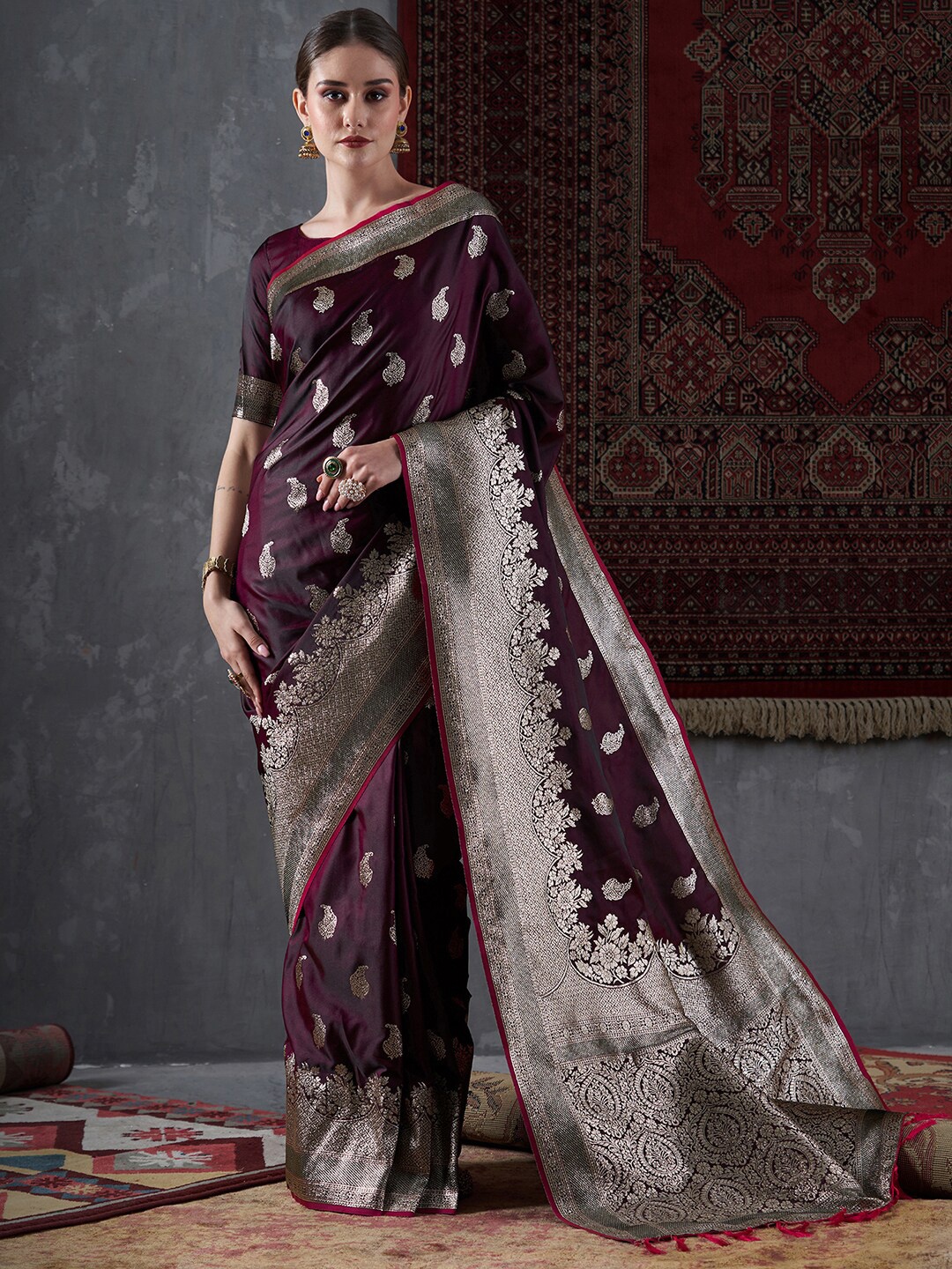 

Mitera Ethnic Motifs Woven Design Satin Banarasi Saree, Magenta
