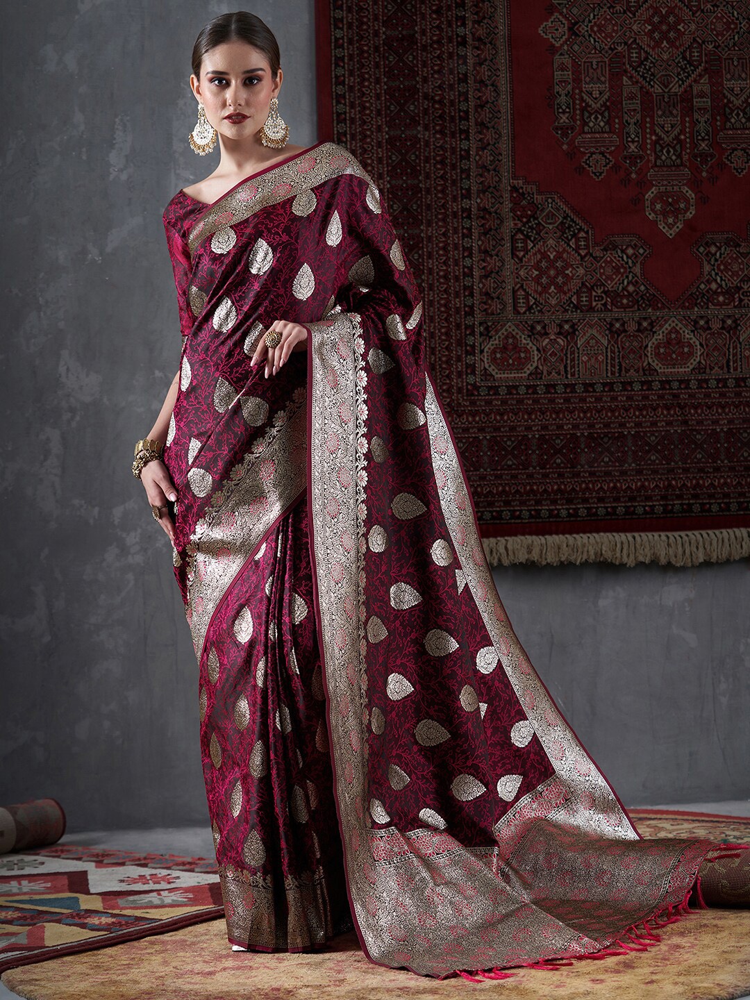 

Mitera Ethnic Motifs Woven Design Satin Banarasi Saree, Magenta