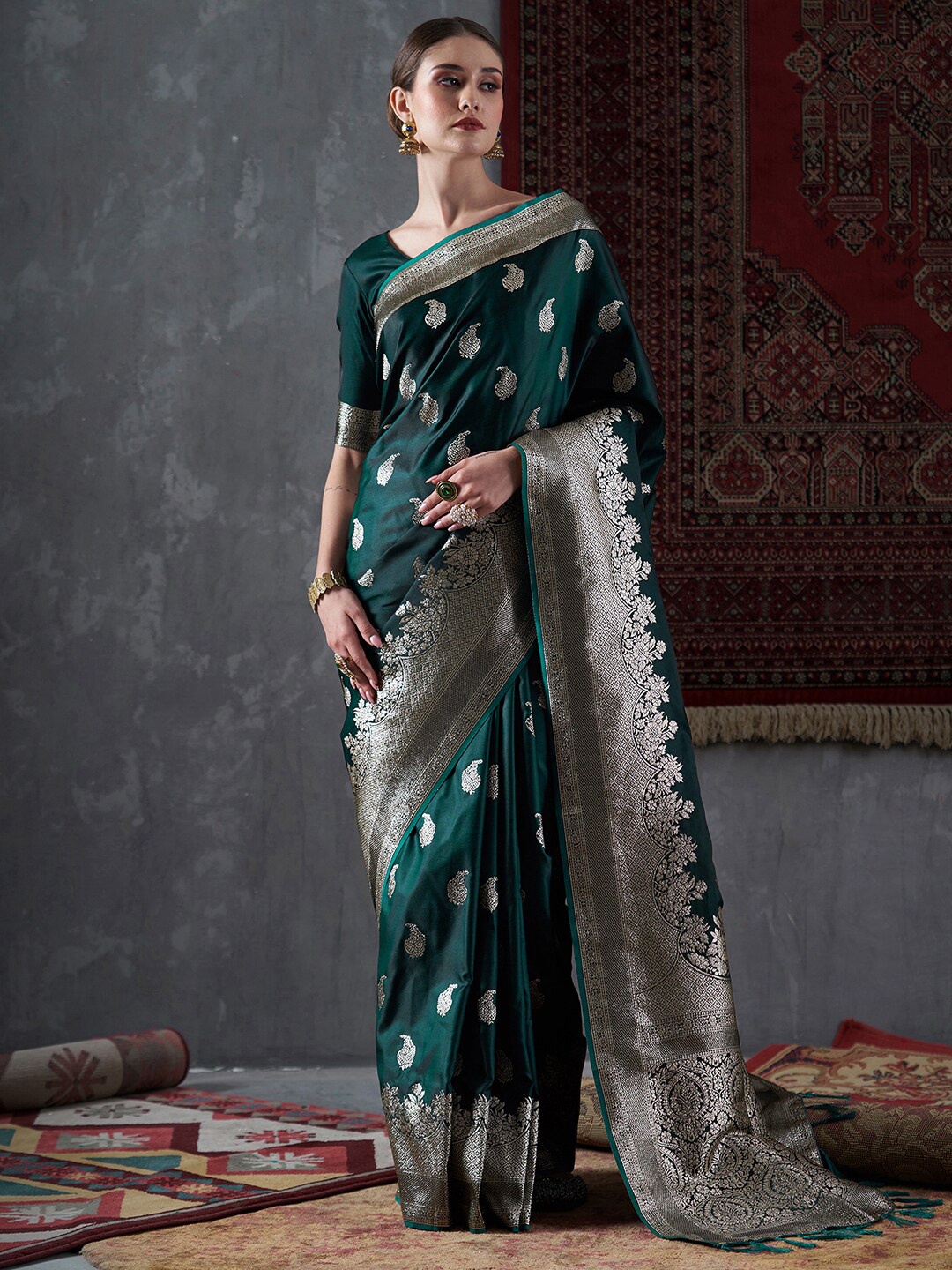 

Mitera Ethnic Motifs Woven Design Satin Banarasi Saree, Green