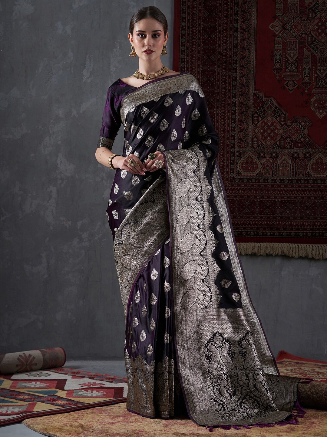 

Mitera Purple & Gold-Toned Ethnic Motifs Woven Design Zari Satin Silk Banarasi Saree