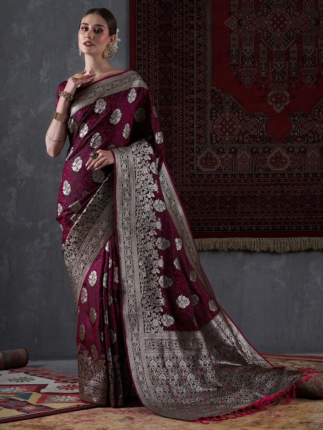 

Mitera Ethnic Motifs Woven Design Satin Banarasi Saree, Magenta