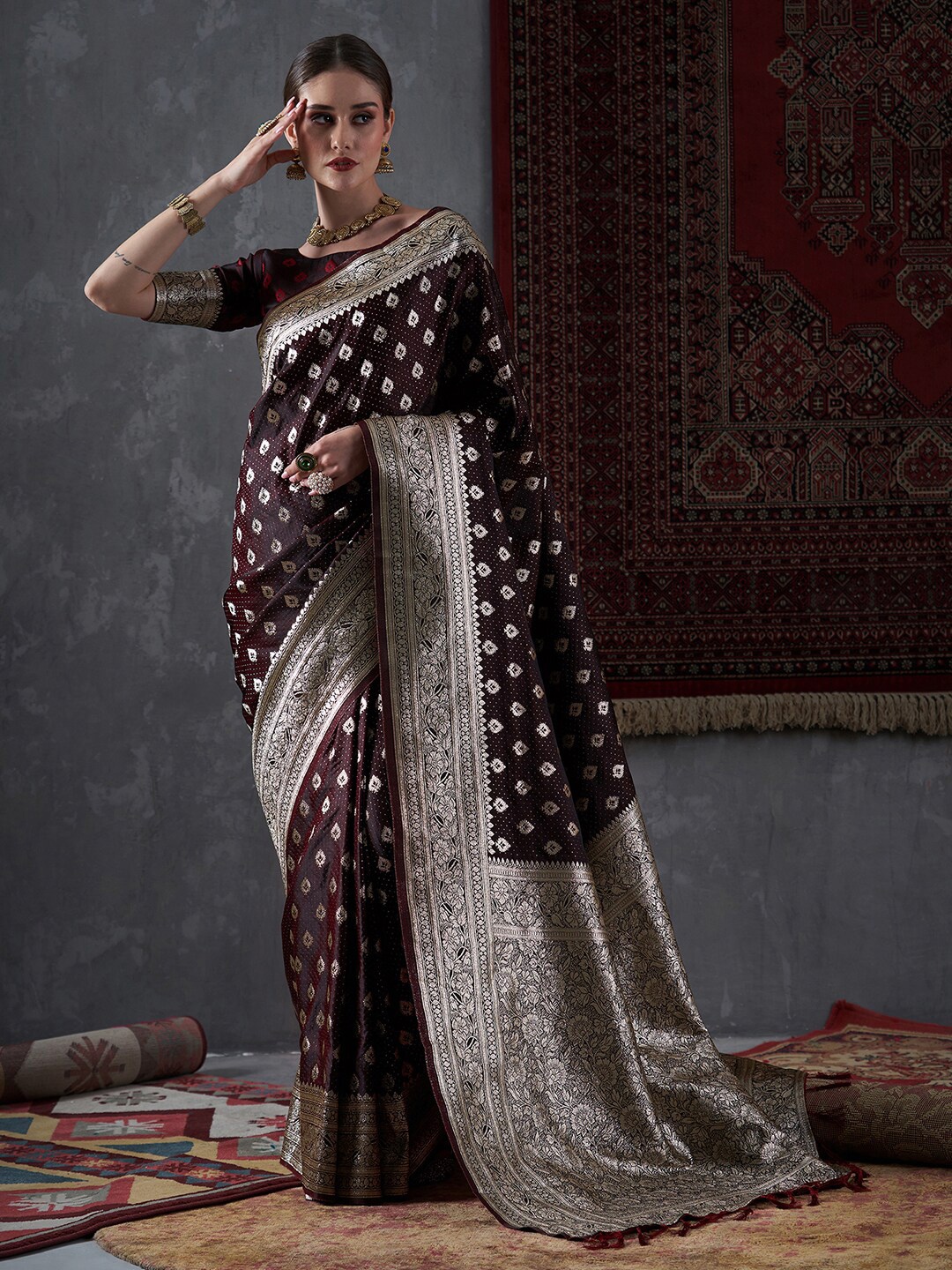 

Mitera Ethnic Motifs Woven Design Satin Banarasi Saree, Maroon